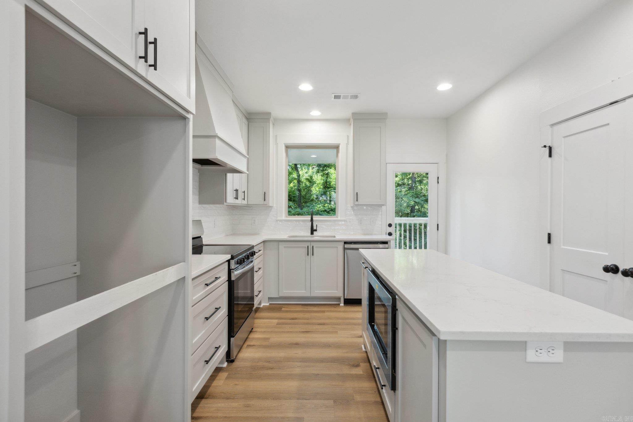 WEST HILL - Residential