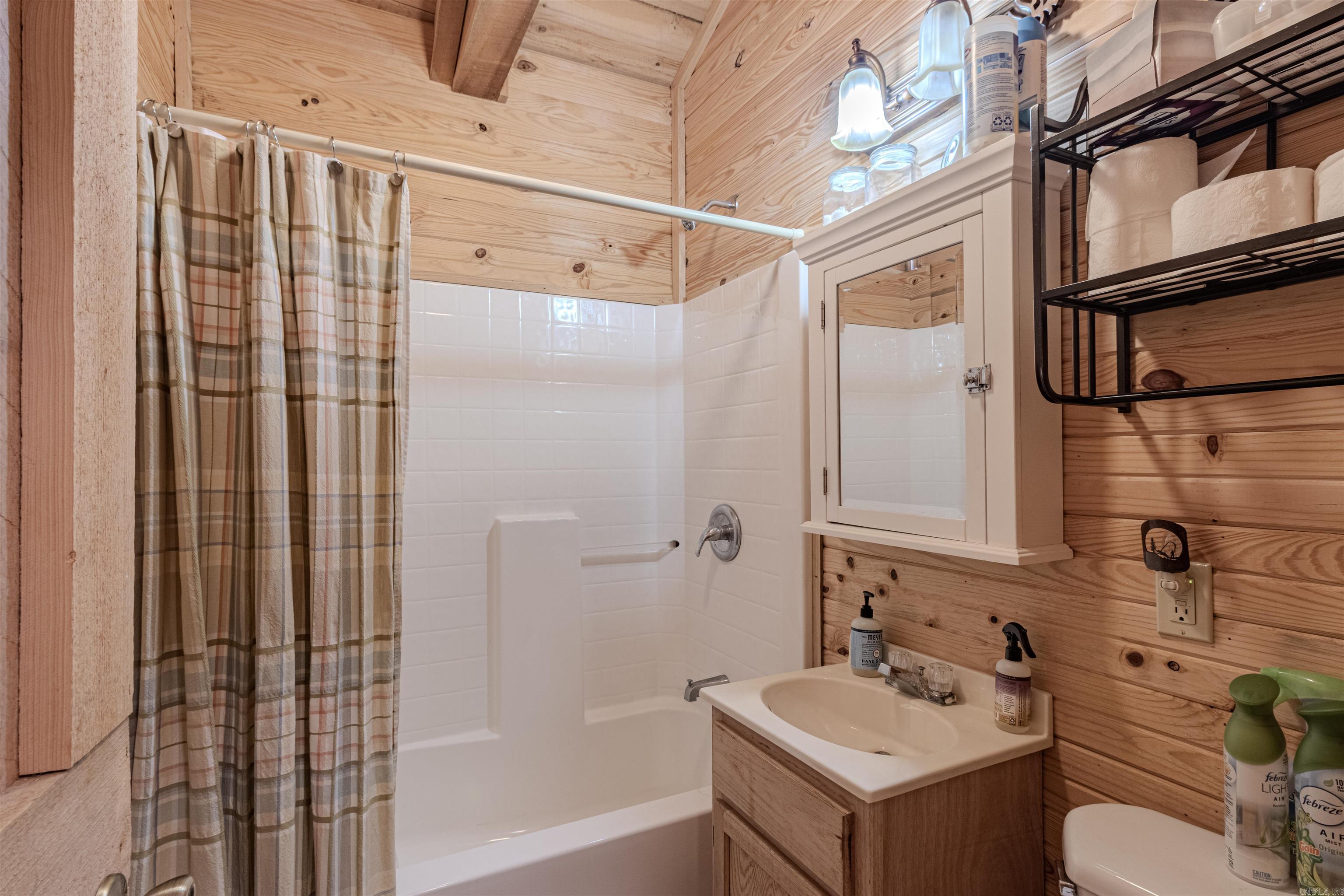 JOHNSON S R FARM - Residential