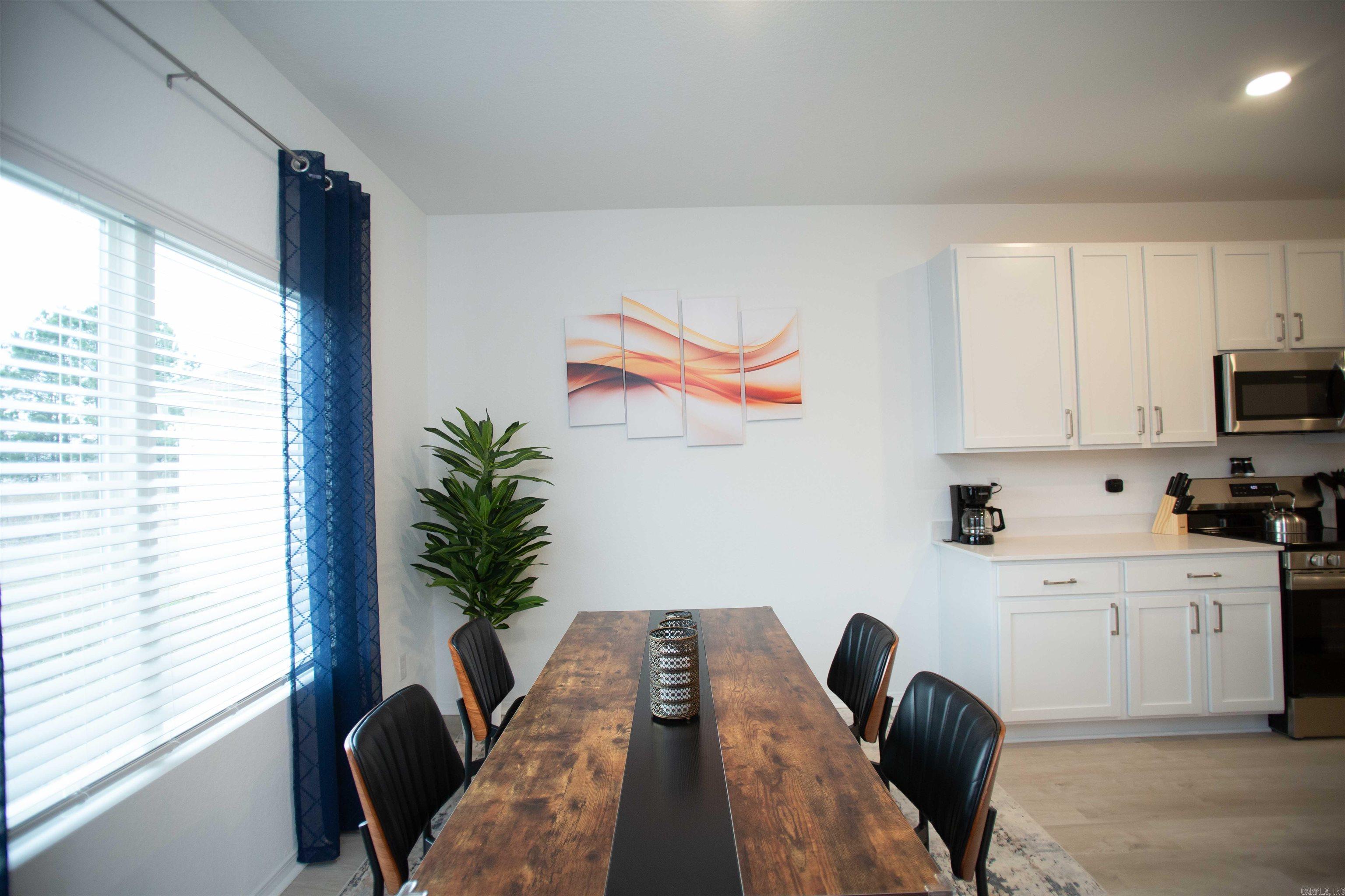 COUNTRY CLUB OF ARK THE - Residential Lease