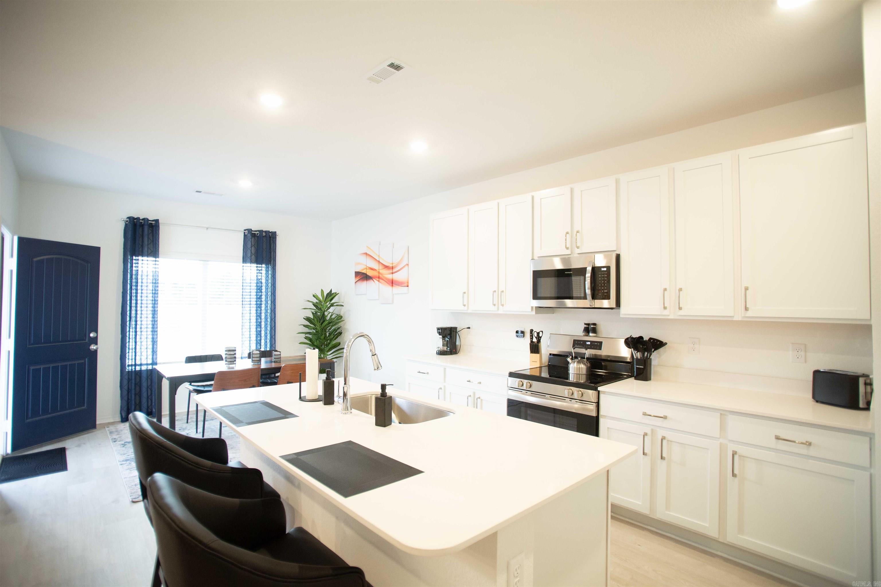 COUNTRY CLUB OF ARK THE - Residential Lease