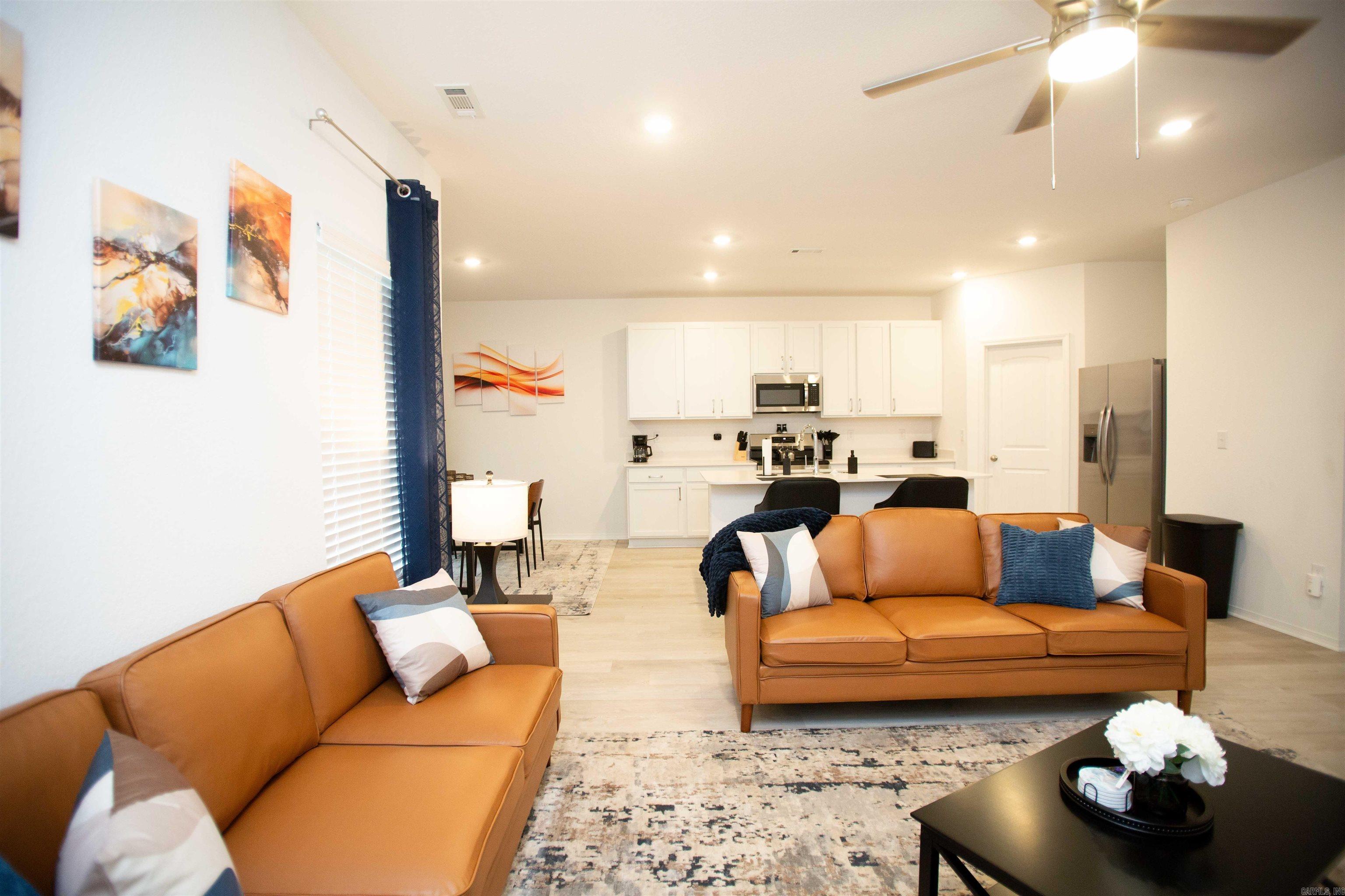 COUNTRY CLUB OF ARK THE - Residential Lease