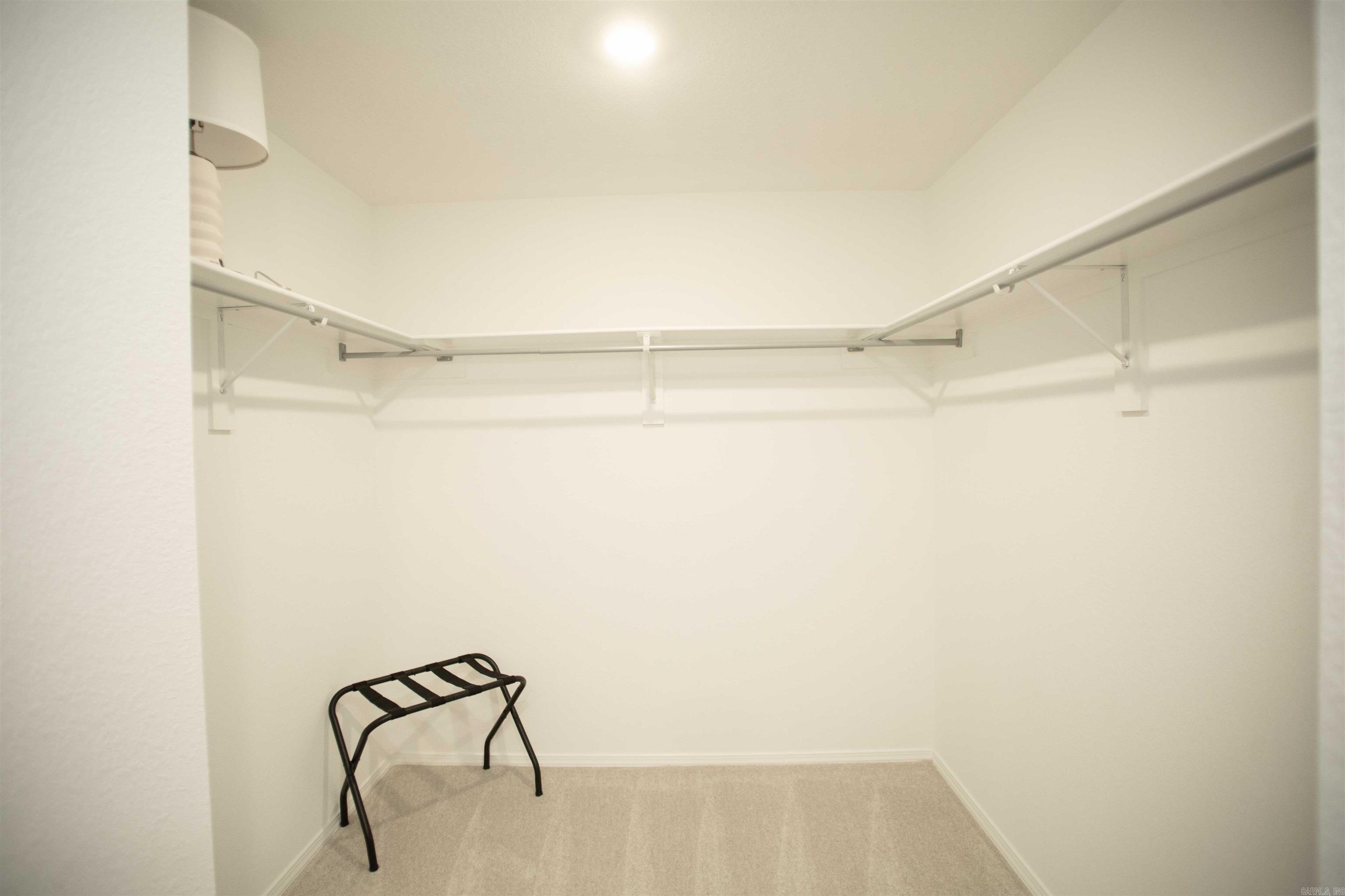 COUNTRY CLUB OF ARK THE - Residential Lease