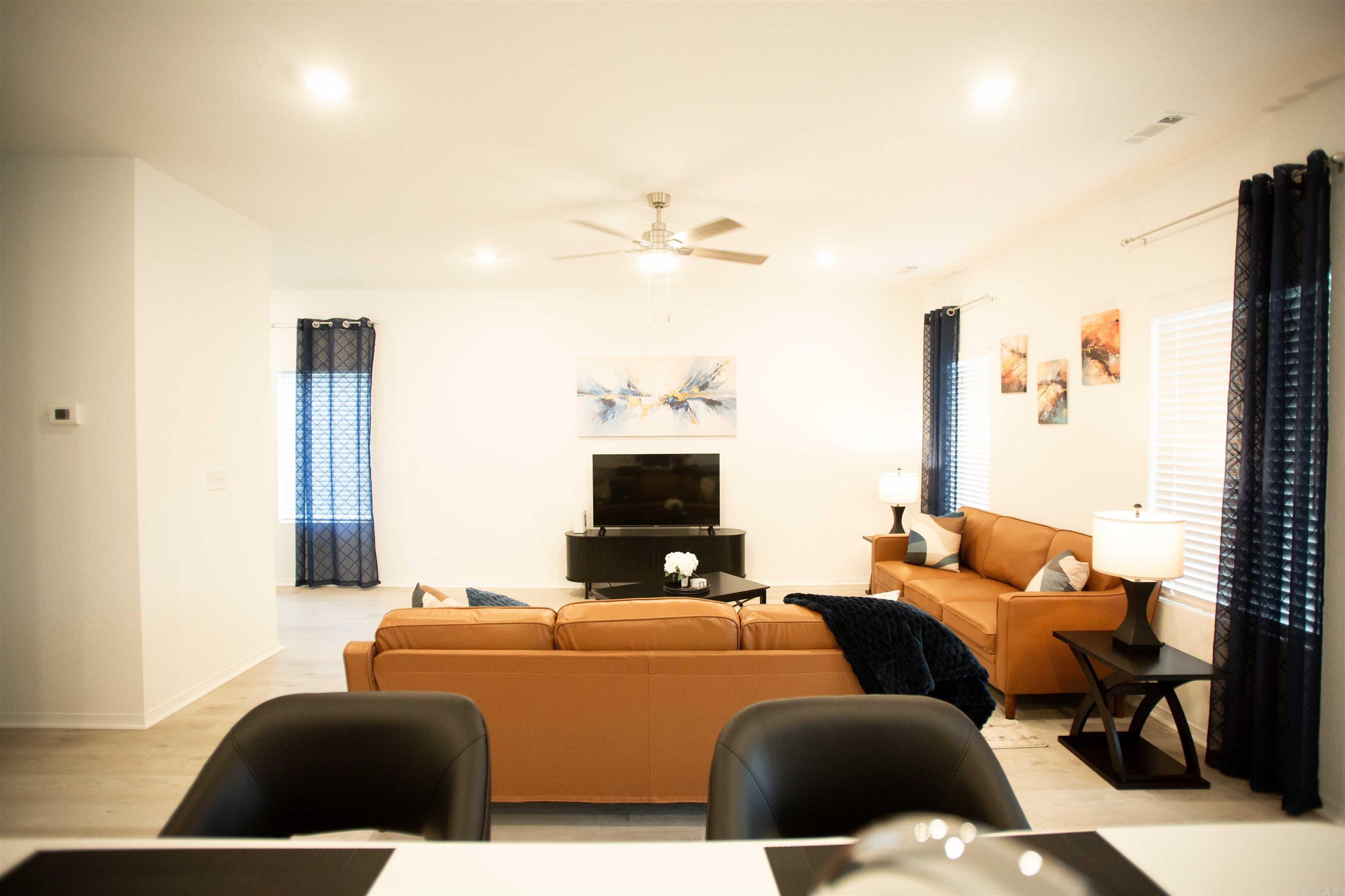 COUNTRY CLUB OF ARK THE - Residential Lease