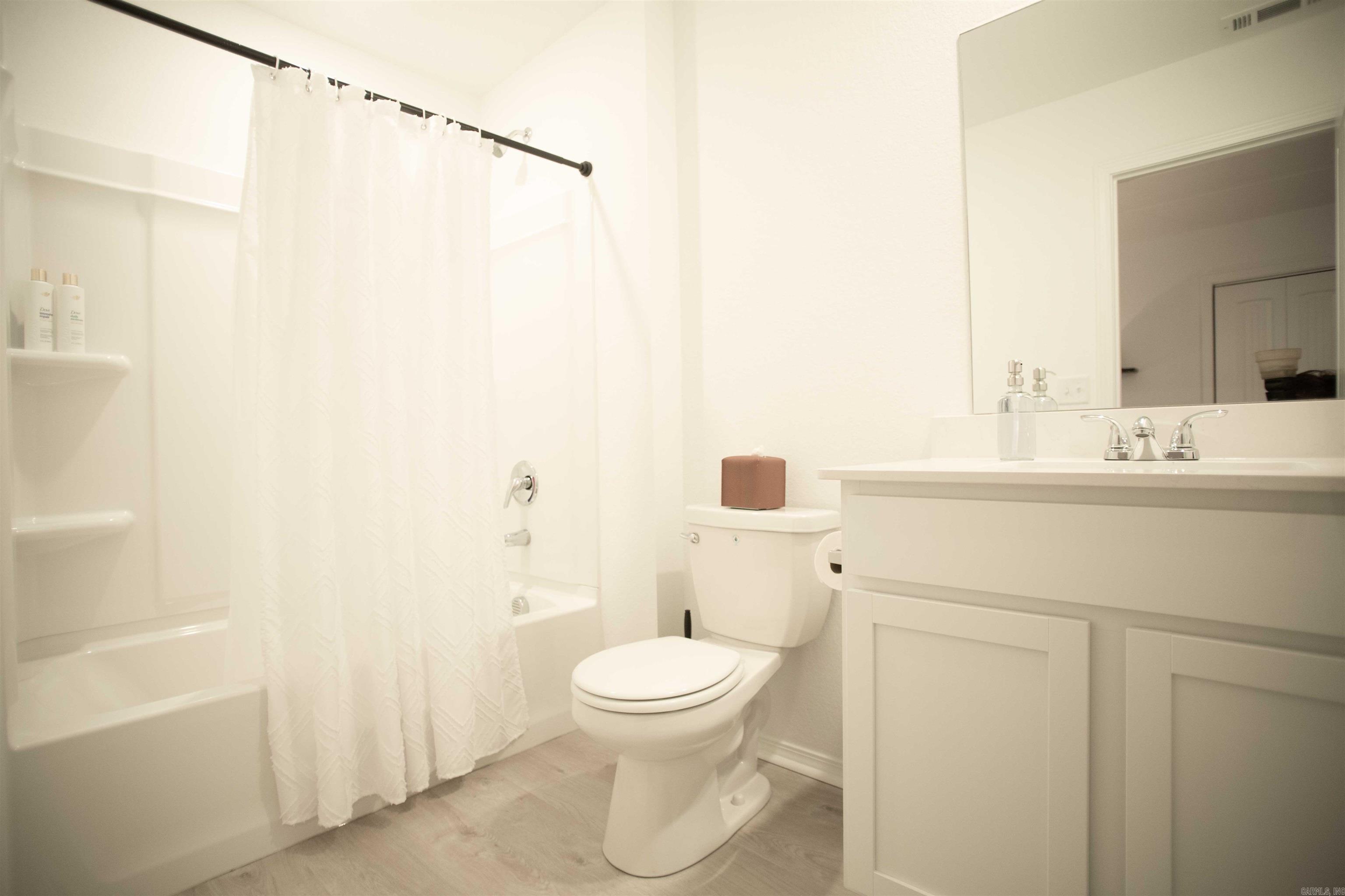 COUNTRY CLUB OF ARK THE - Residential Lease