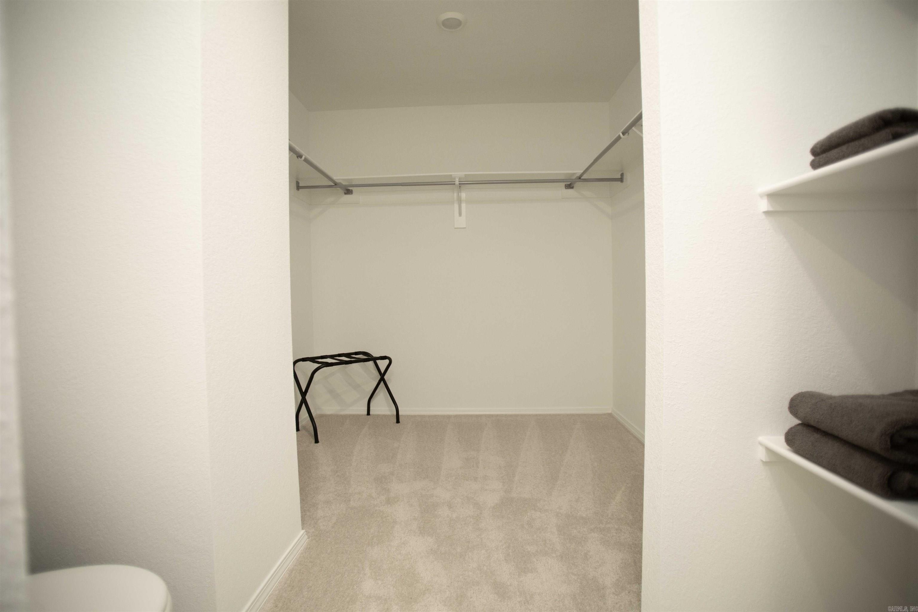 COUNTRY CLUB OF ARK THE - Residential Lease