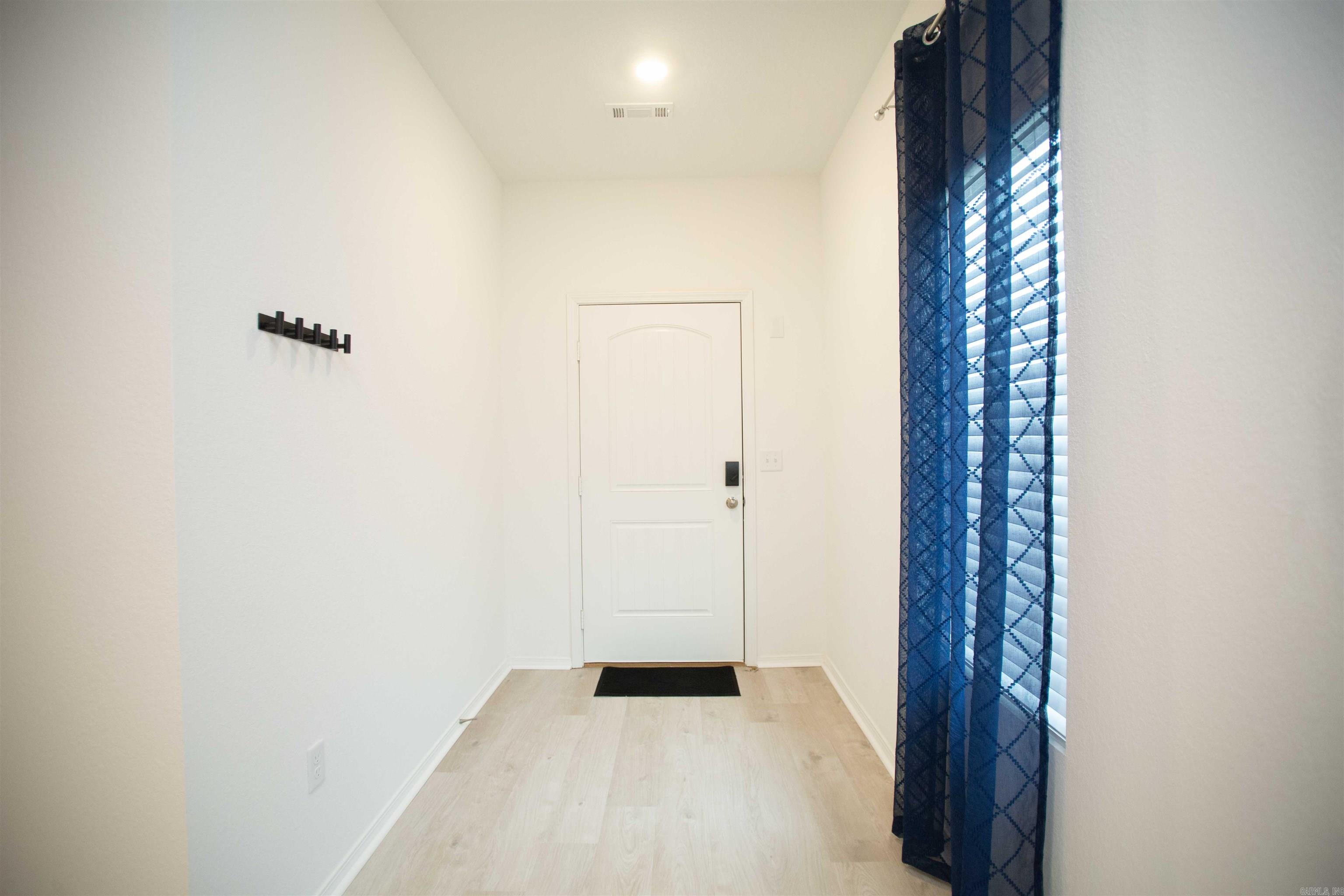 COUNTRY CLUB OF ARK THE - Residential Lease