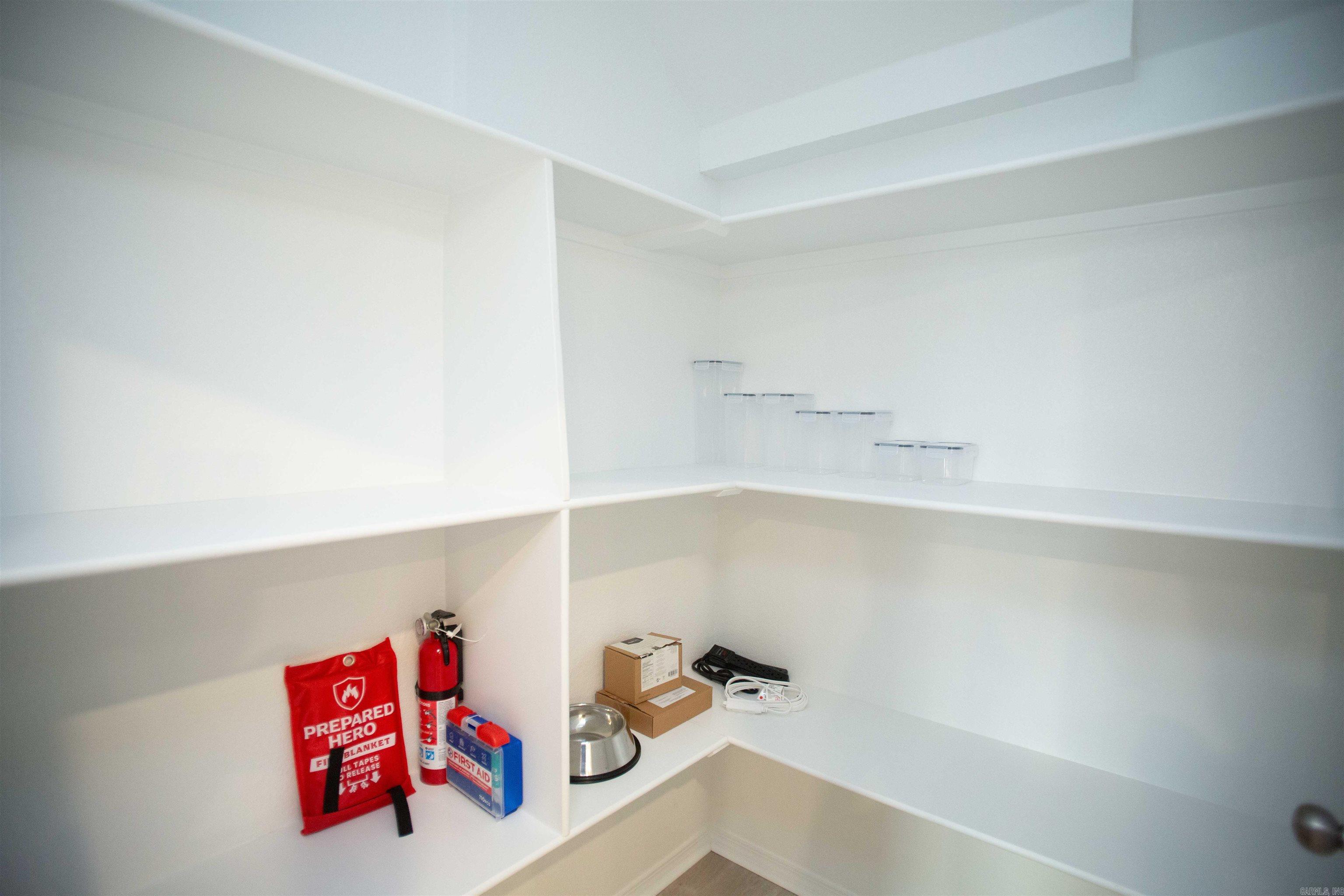 COUNTRY CLUB OF ARK THE - Residential Lease