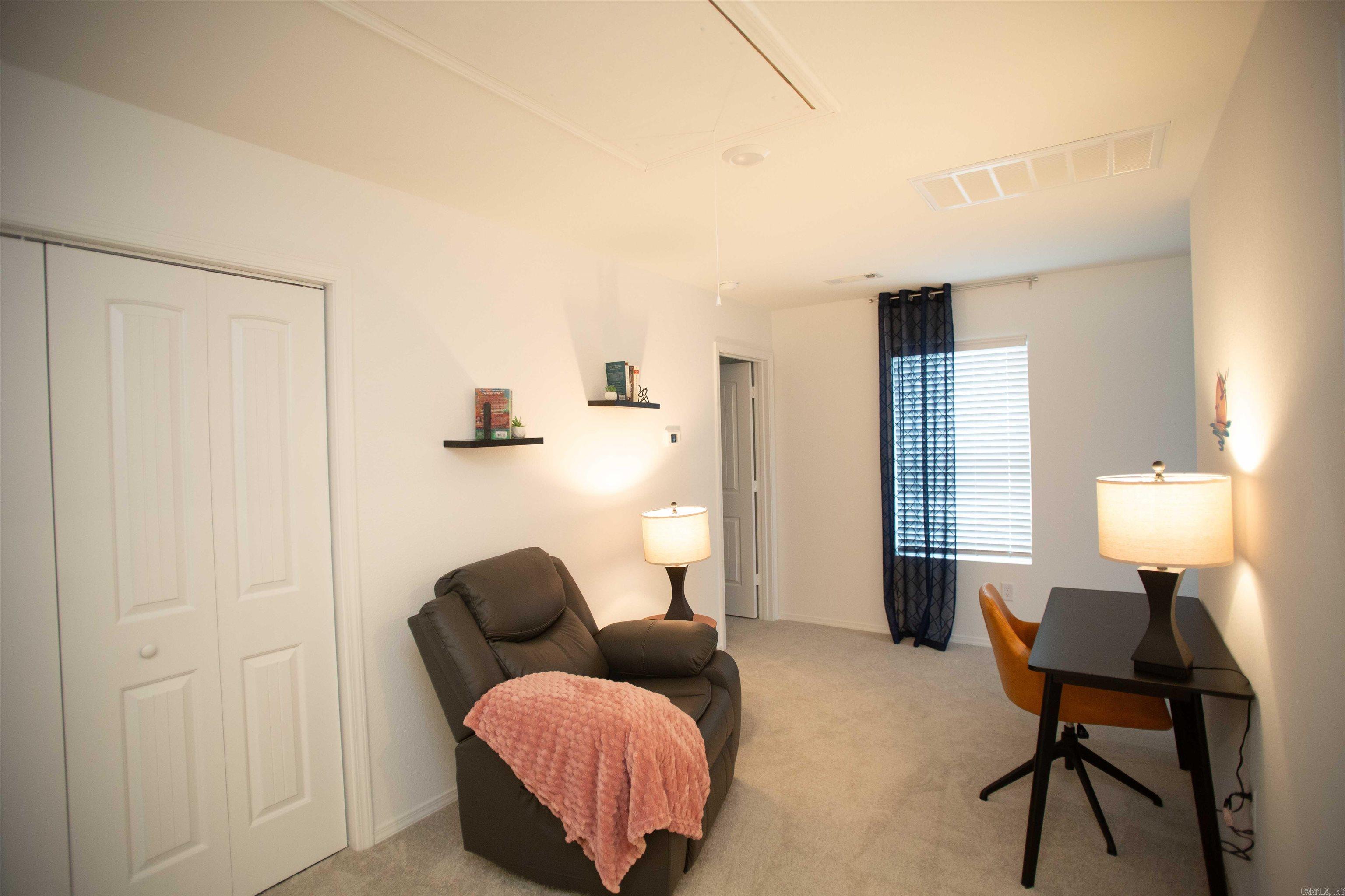 COUNTRY CLUB OF ARK THE - Residential Lease