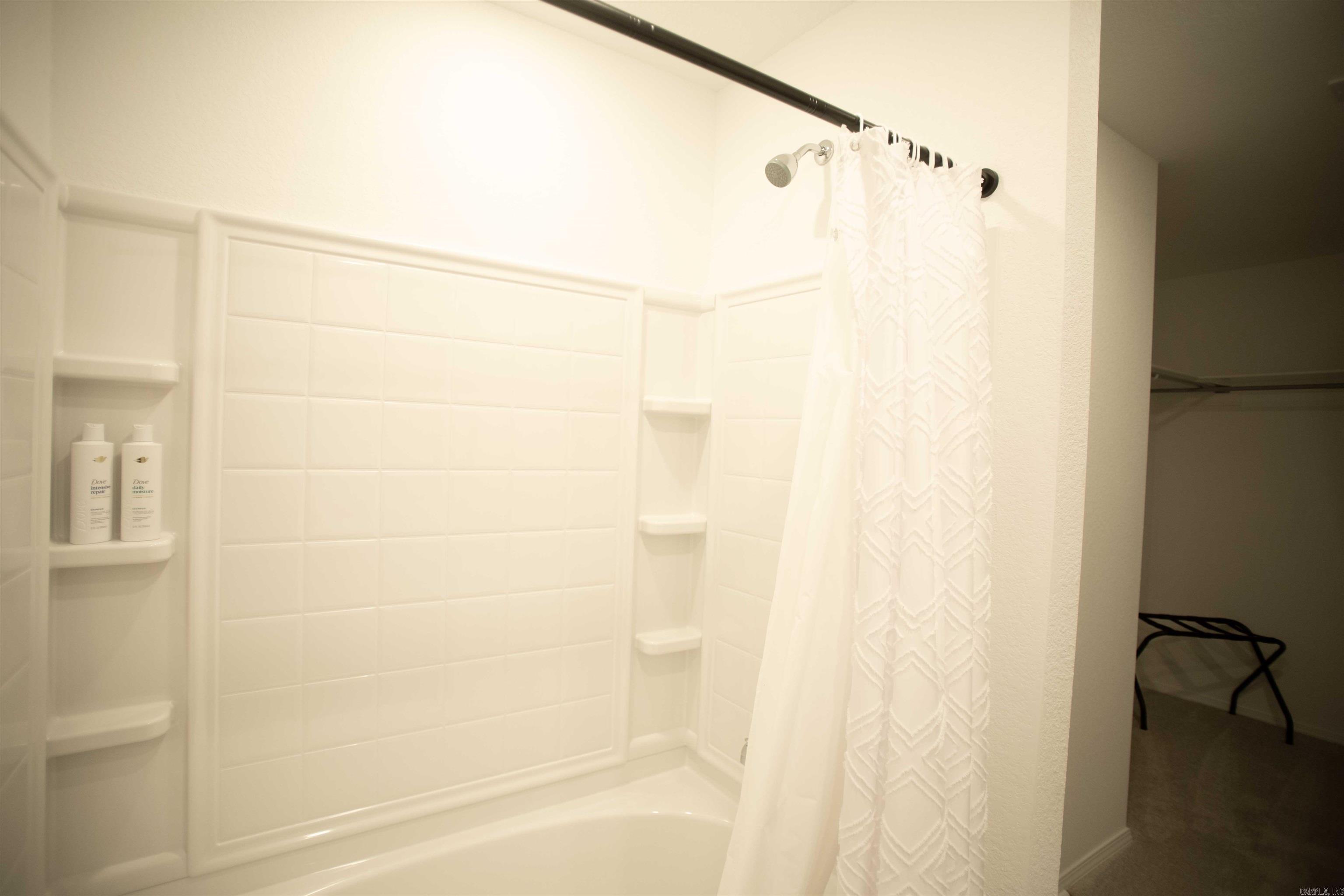 COUNTRY CLUB OF ARK THE - Residential Lease