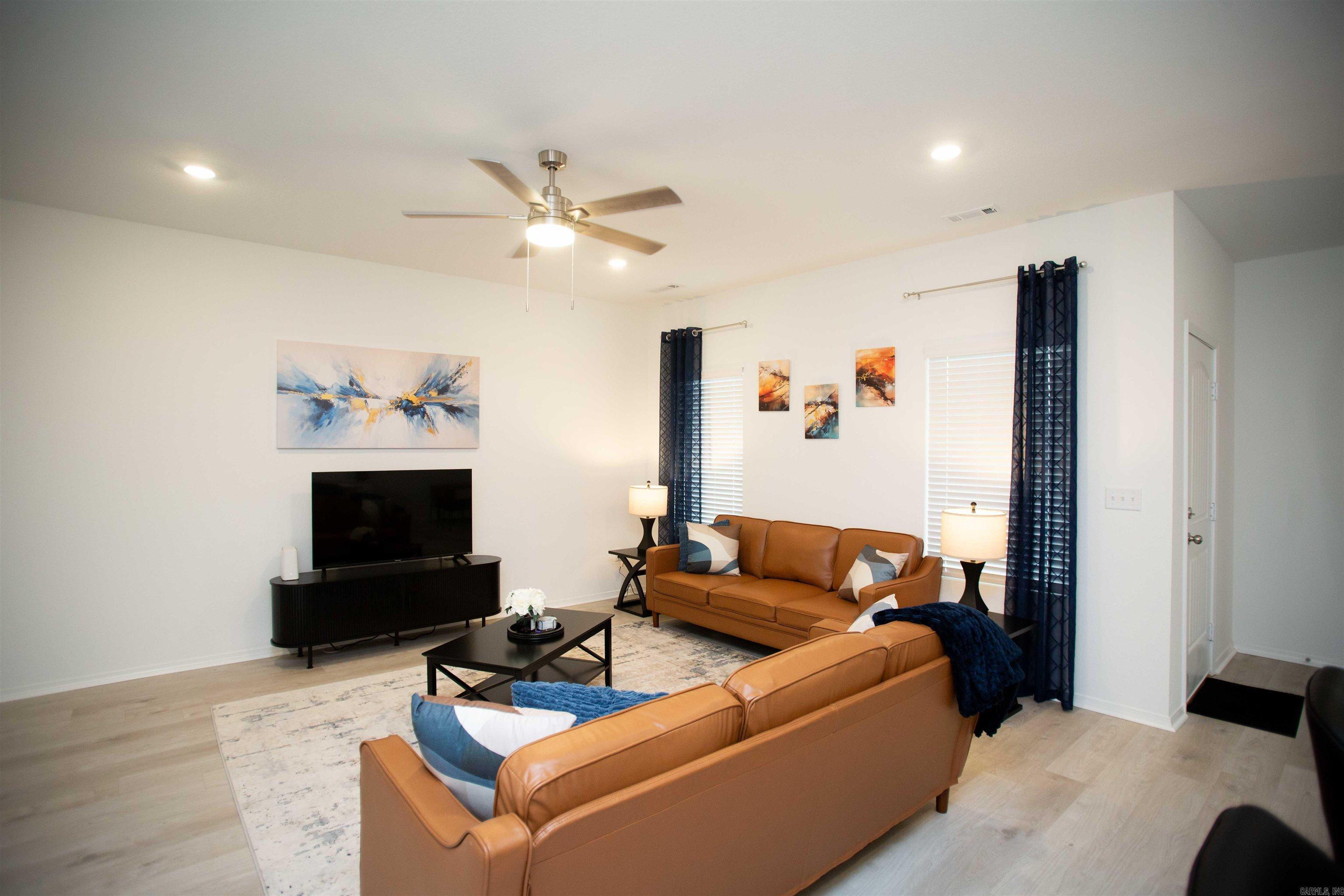 COUNTRY CLUB OF ARK THE - Residential Lease