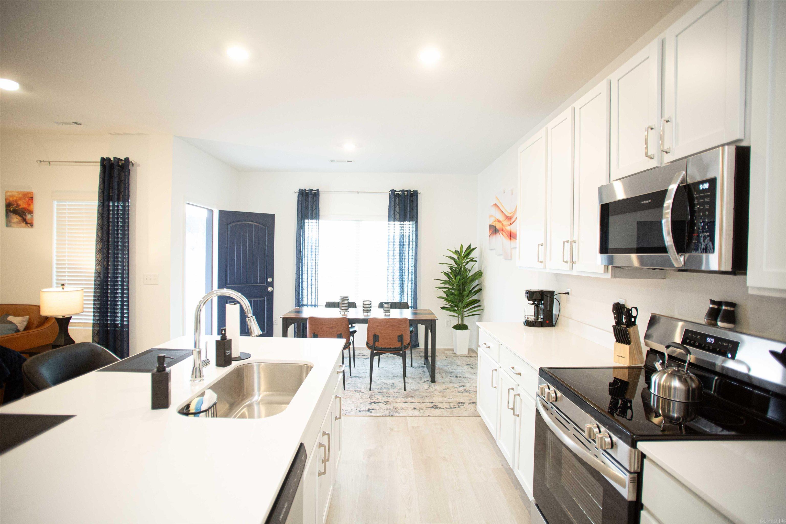 COUNTRY CLUB OF ARK THE - Residential Lease