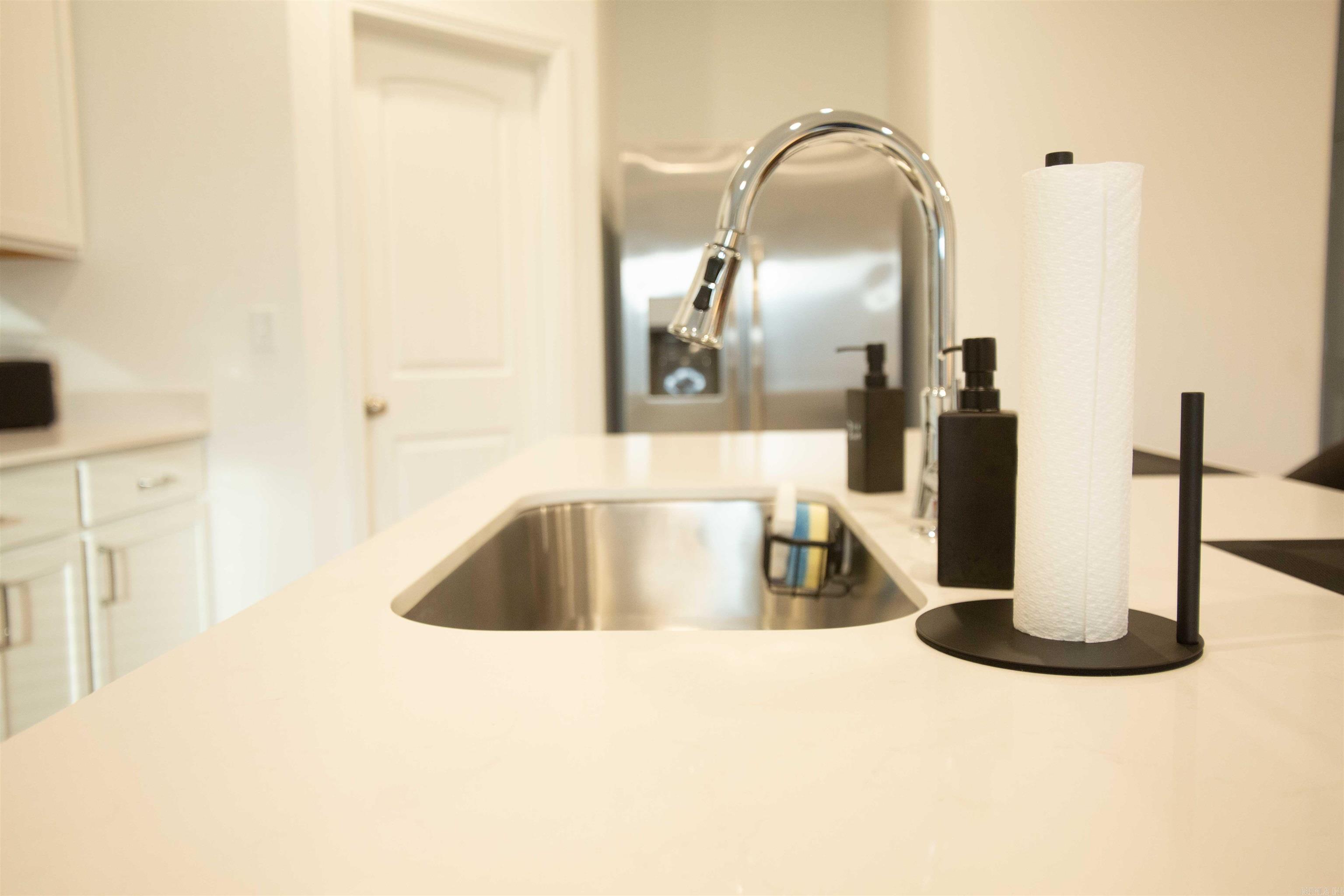 COUNTRY CLUB OF ARK THE - Residential Lease