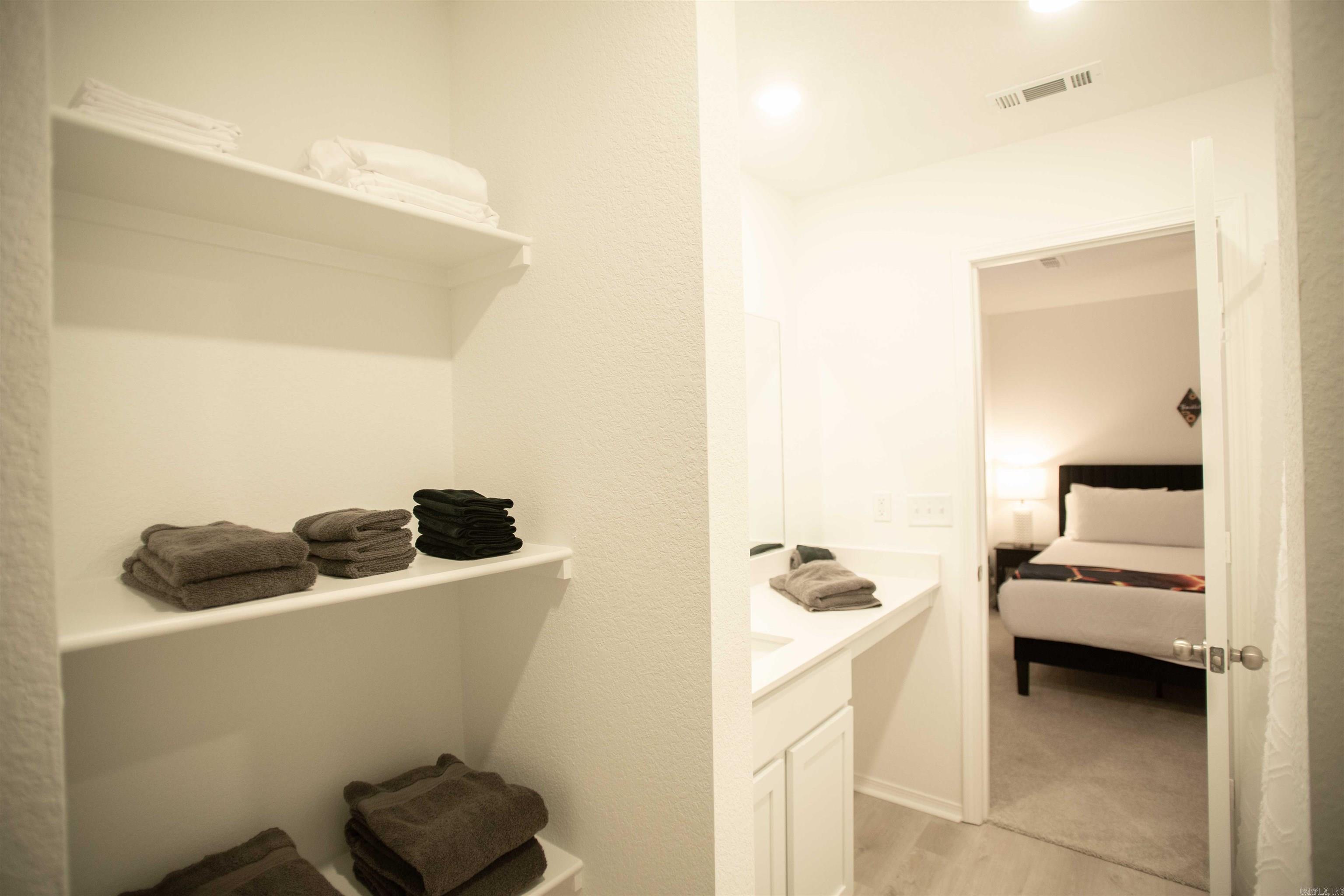 COUNTRY CLUB OF ARK THE - Residential Lease