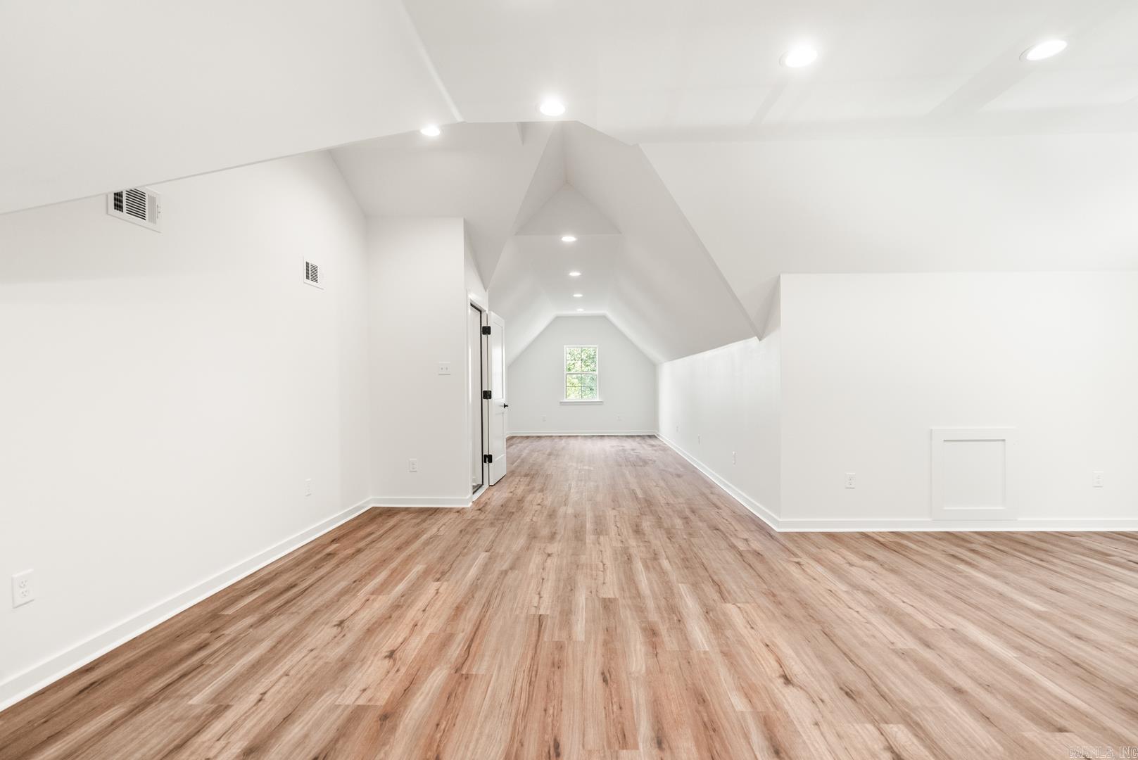 SPRING VALLEY - Residential
