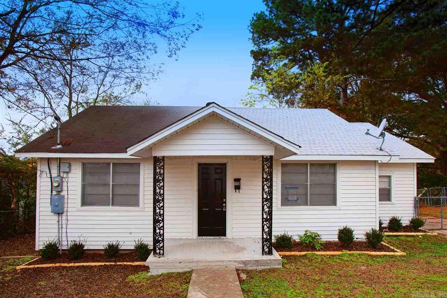 Adorable home for rent in desirable Benton location! Close to great schools, parks and more! The lease for this property is for 2 years with a 3% increase after the first year. Income has to be 3x the amount of rent unless you have a housing voucher.  **ALL PROPERTIES MAY NOT BE MOVE-IN READY**