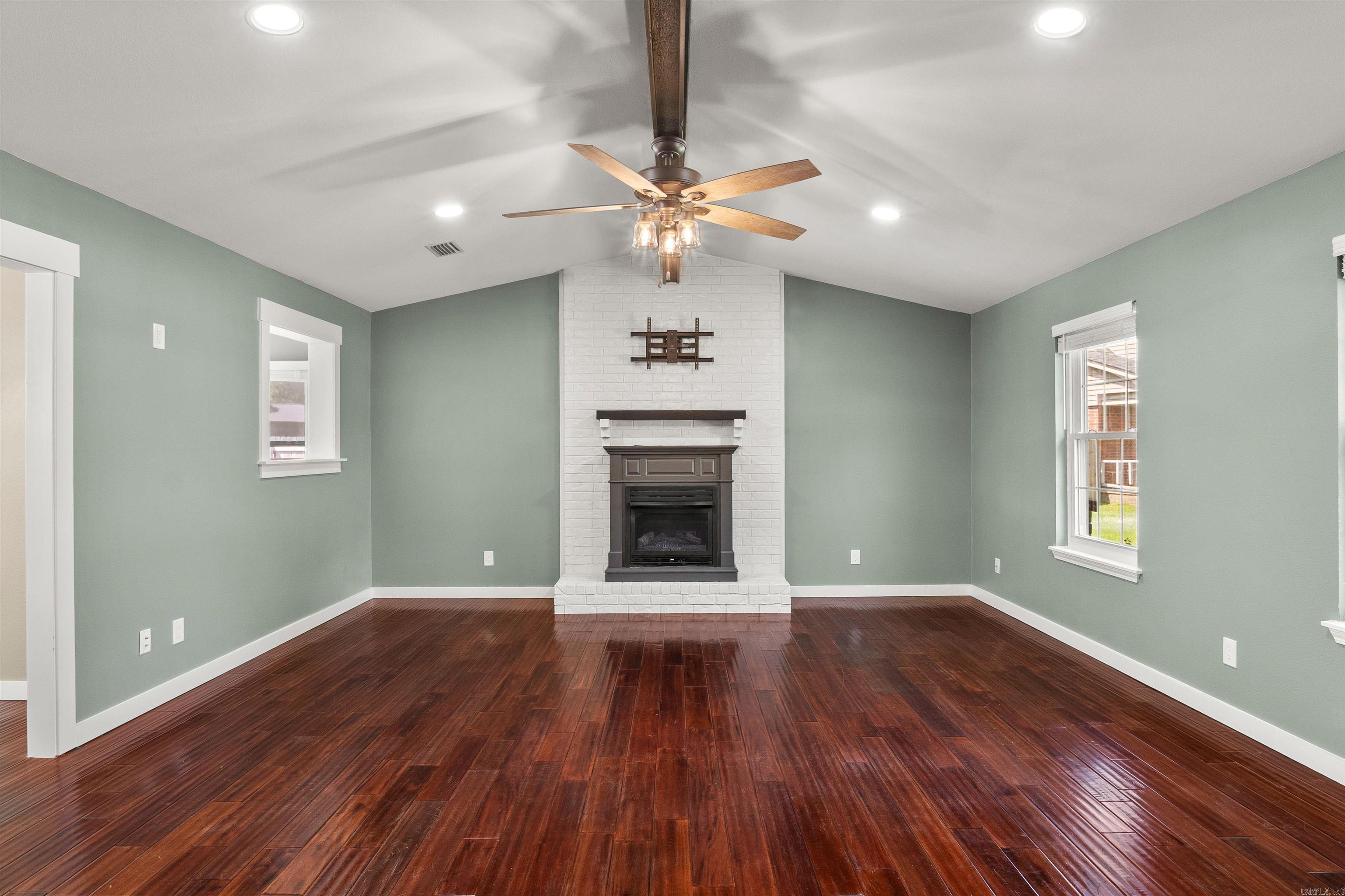 COUNTRY WOOD UNIT - Residential