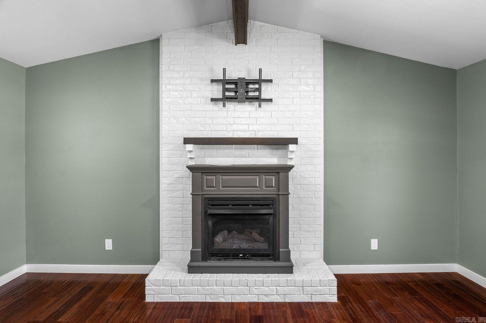 COUNTRY WOOD UNIT - Residential