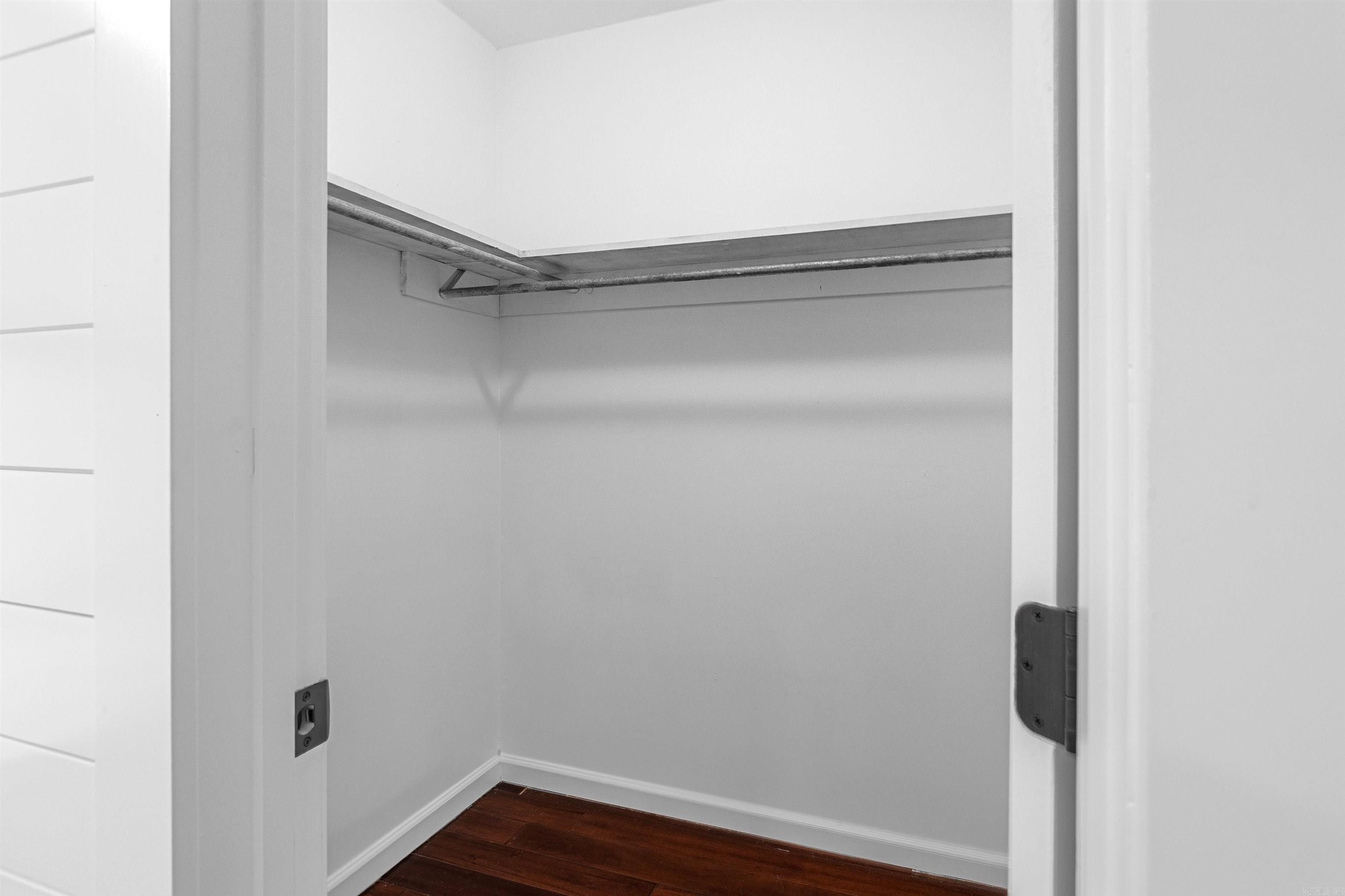 COUNTRY WOOD UNIT - Residential