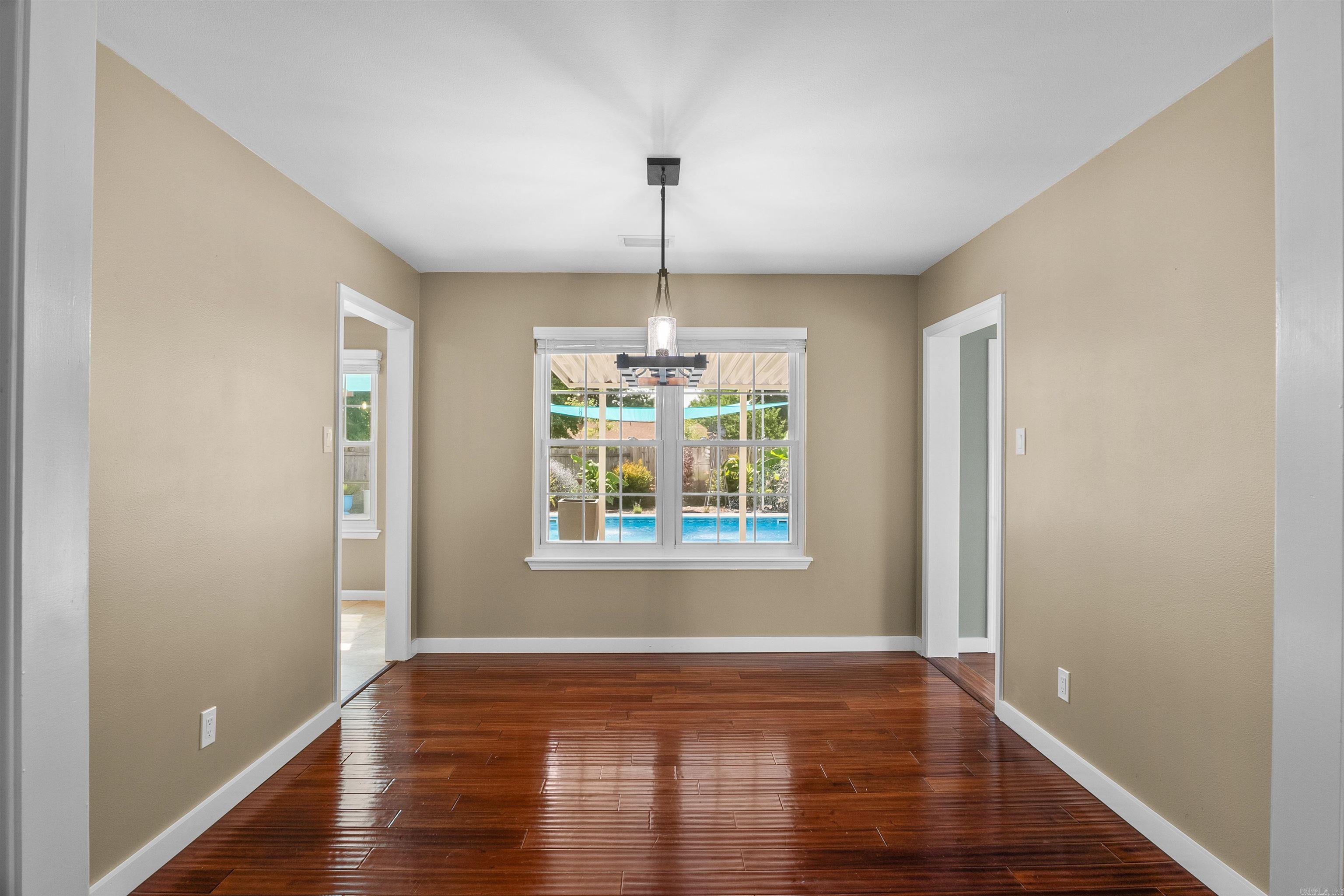 COUNTRY WOOD UNIT - Residential