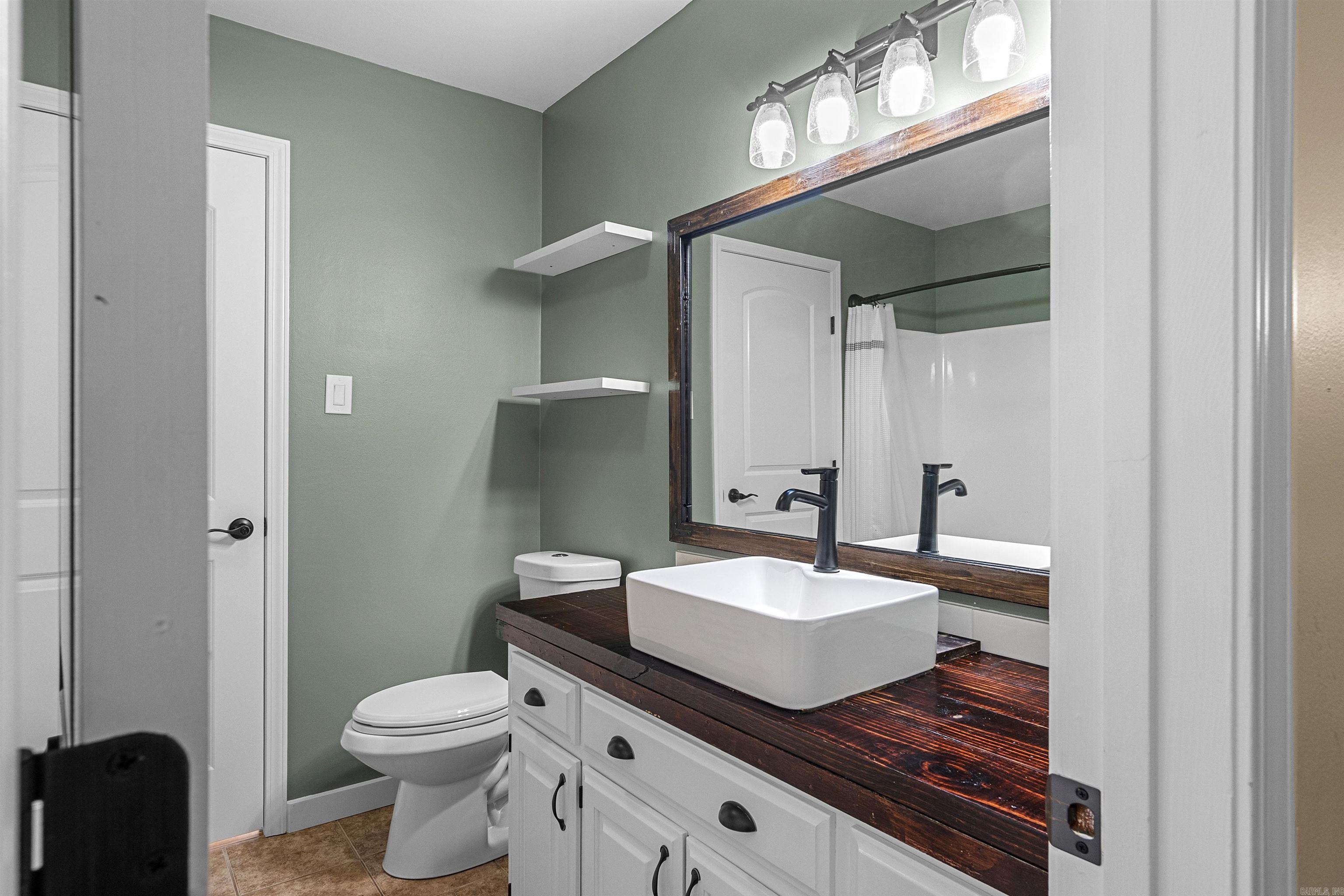 COUNTRY WOOD UNIT - Residential