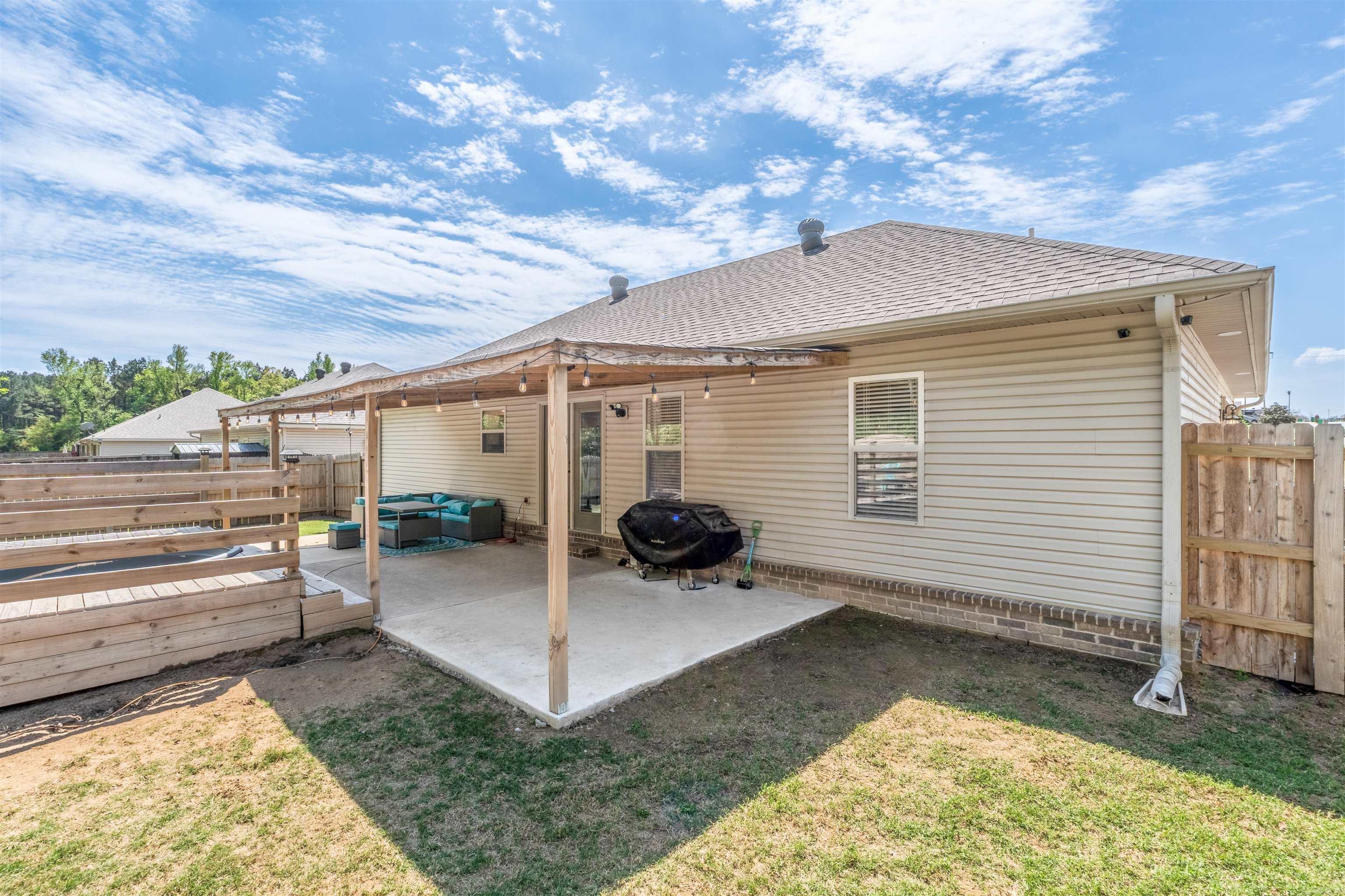 CROSS CREEK - Residential