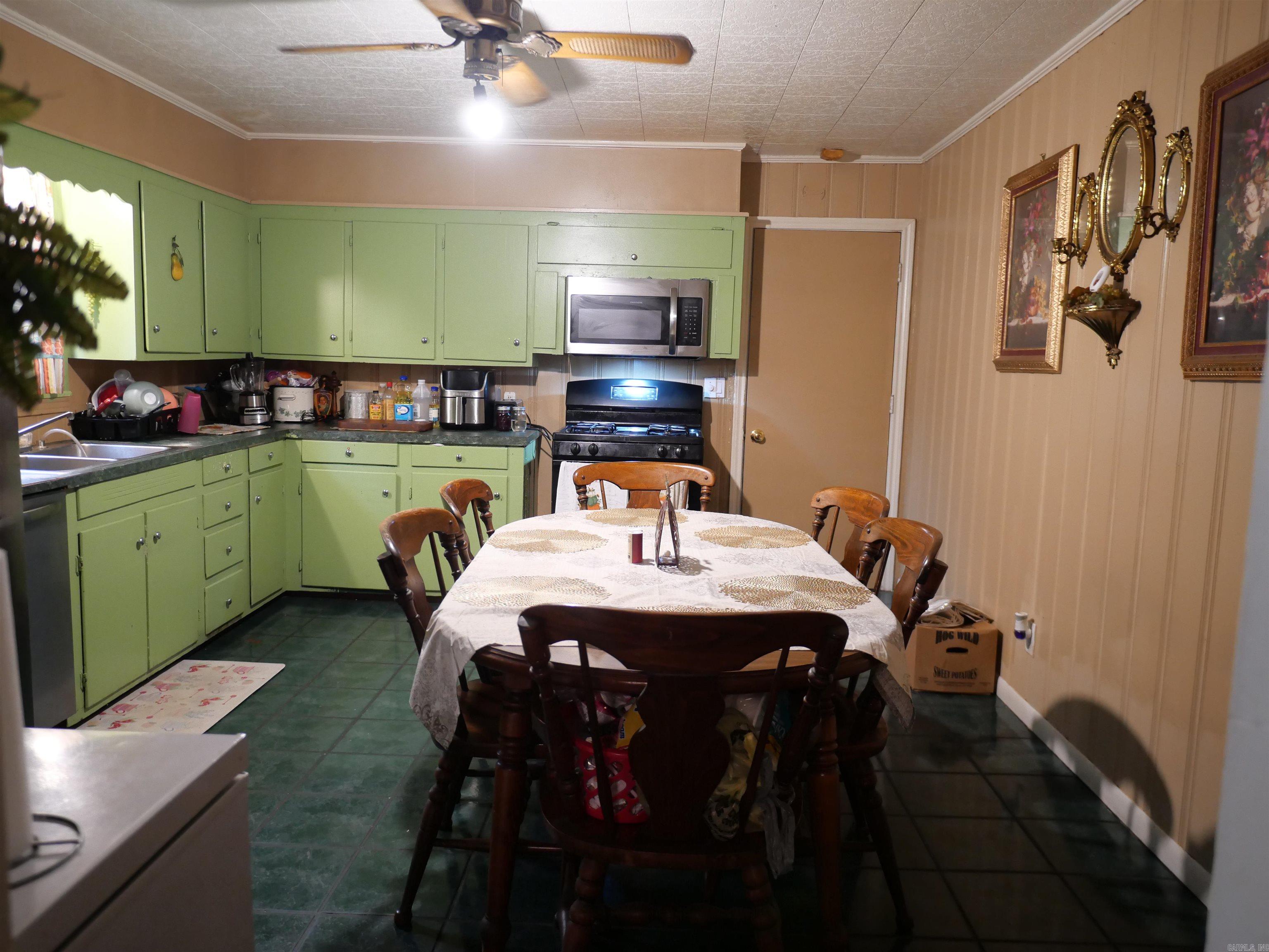 MOORE & MARTIN ADDN. - Residential