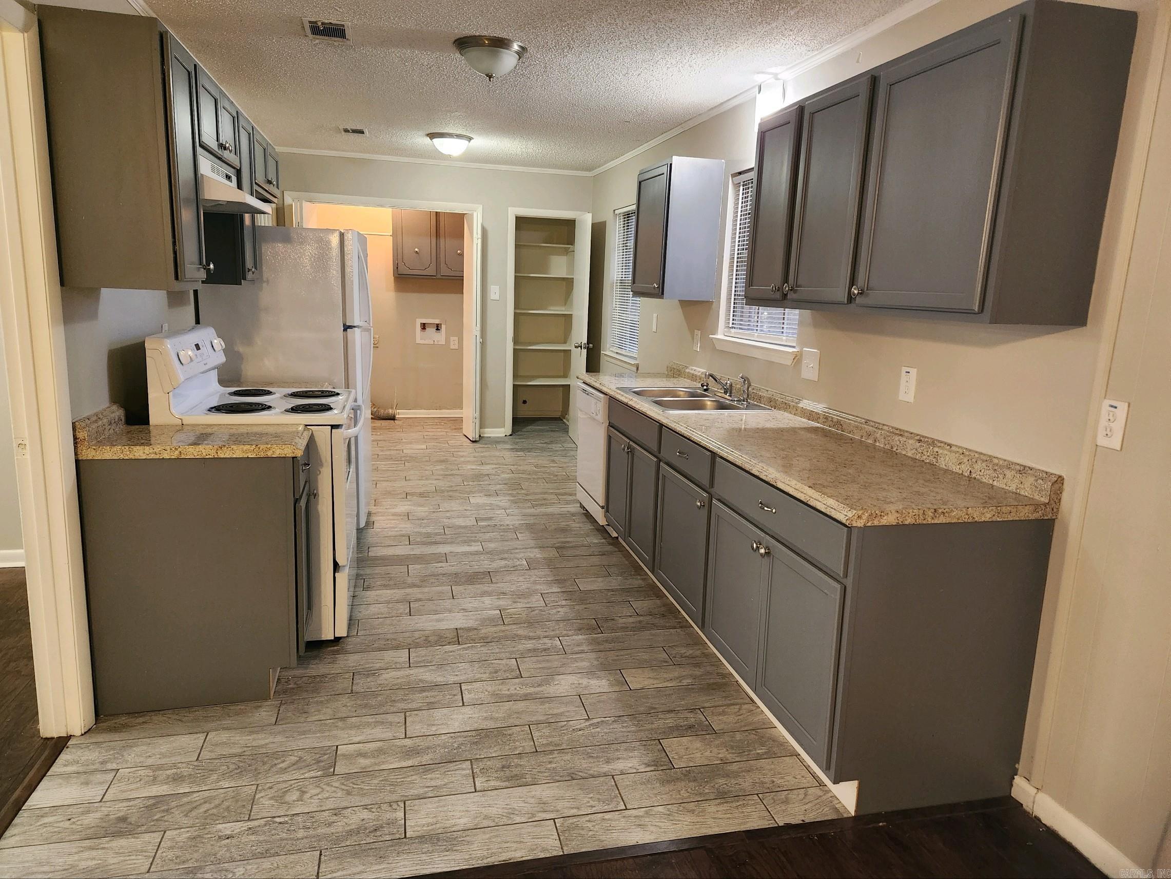 STONEWALL - Residential