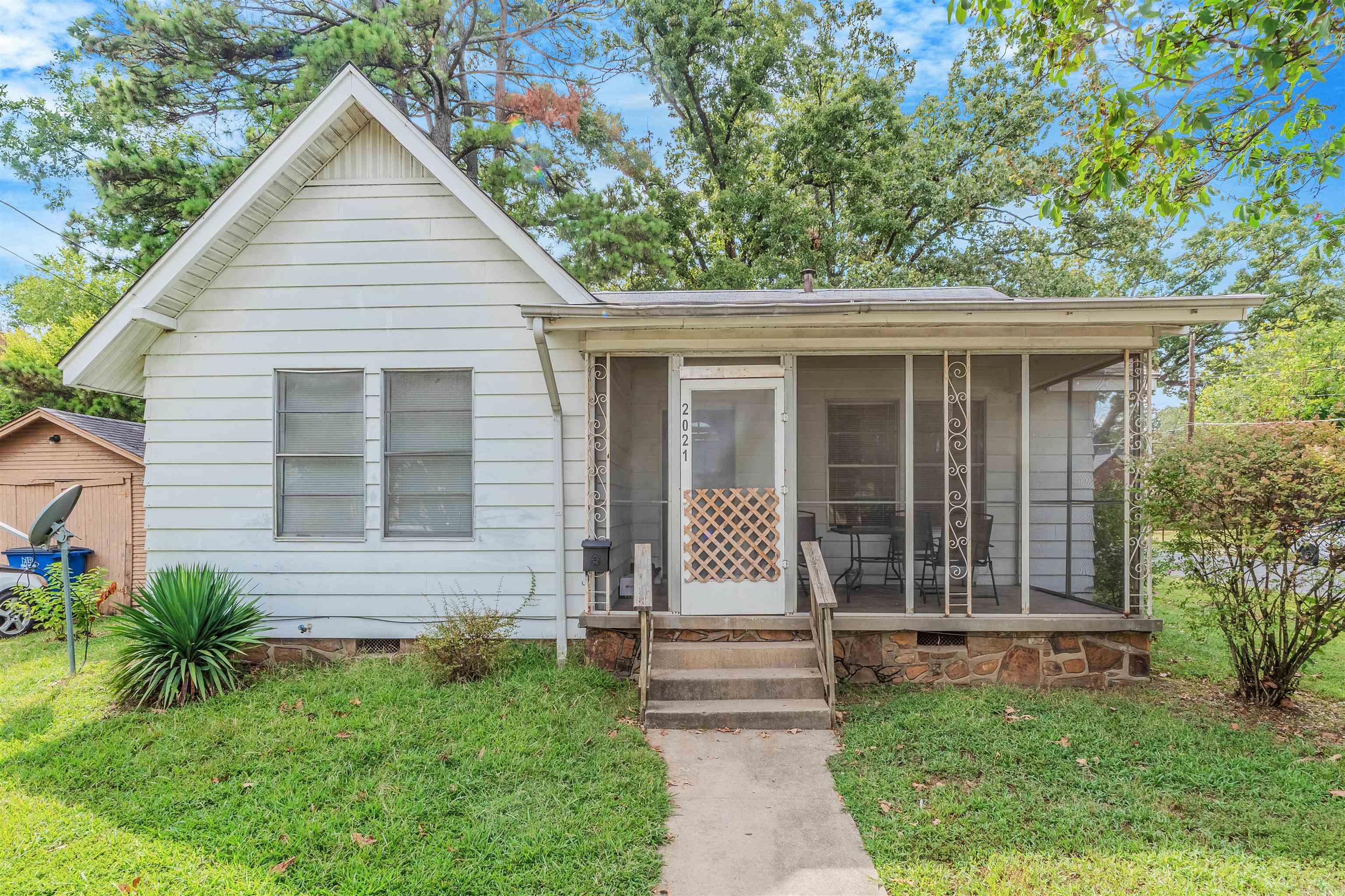 Charming 2-bedroom, 1-bath home in North Argenta! Built in 1925 with 1,108 sq ft, this single-level home offers historic character with modern comfort. Features include central heat/air, enclosed porch, and detached garage. Sitting on a manageable lot, itās just minutes from schools, downtown, shopping, and dining. A great opportunity in a well-established community! Preapproval required prior to showings with a 12 hour notice.