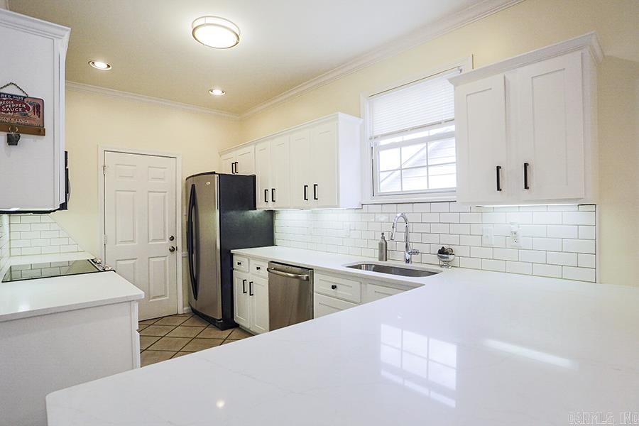 LEAWOOD COVE ADDN - Residential