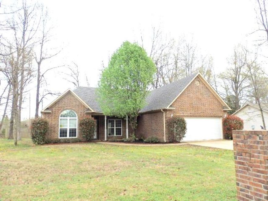 Fannie Mae HomePath property. ATTENTION AGENTS-All offers on this listing must be made using the HomePath Online Offer system at the HomePath website, www.homepath.com. Call 1-866-218-4446 if you need assistance. All Fannie Mae forms necessary for writing offers are on www.homepath.com under REAL ESTATE PROFESSIONAL TAB. **For Help in Making Offers on Fannie Mae Properties, go to Associated Docs for Helpful Tips. ** Please submit the Information Sheet found in Associated Docs with all offers.