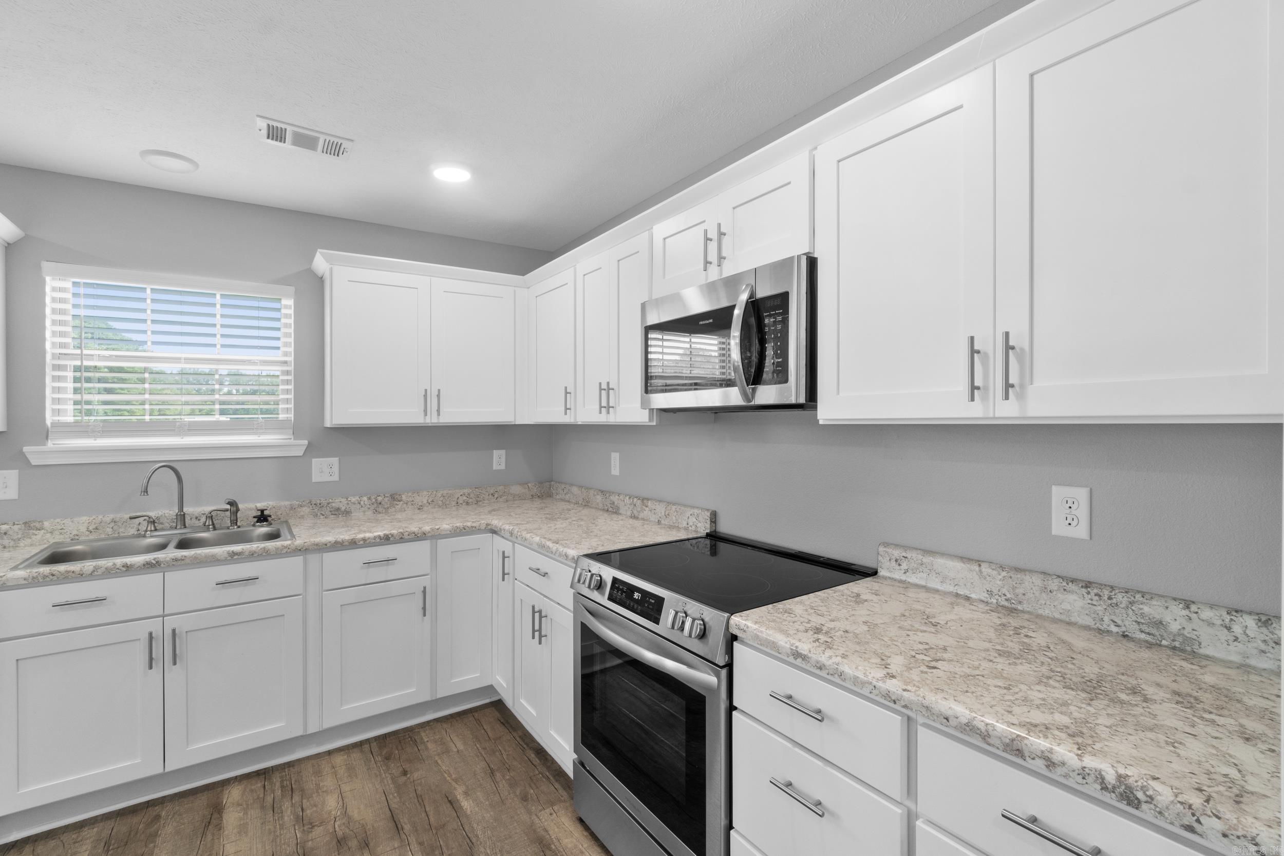 BAKER'S FIELD - Residential