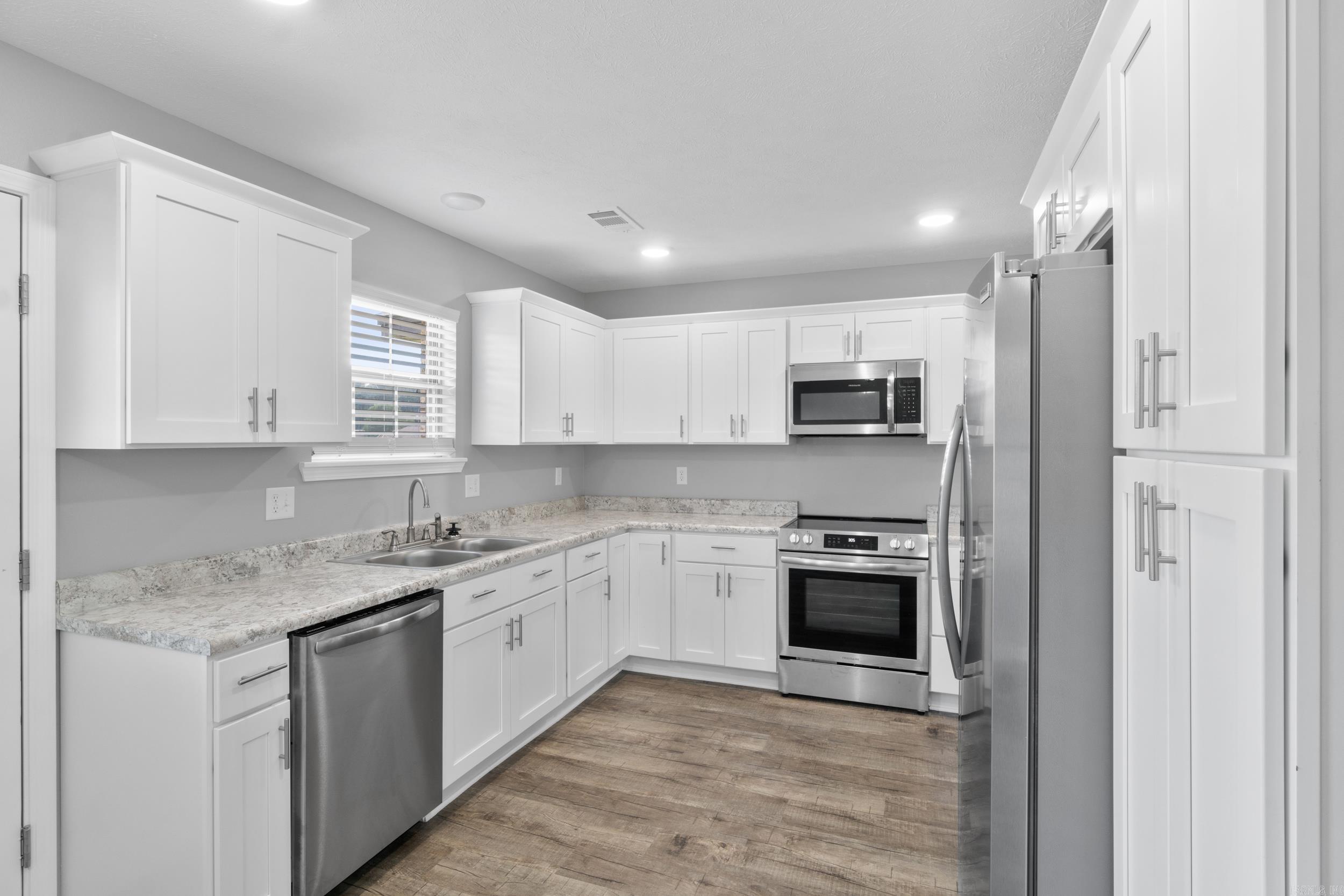 BAKER'S FIELD - Residential