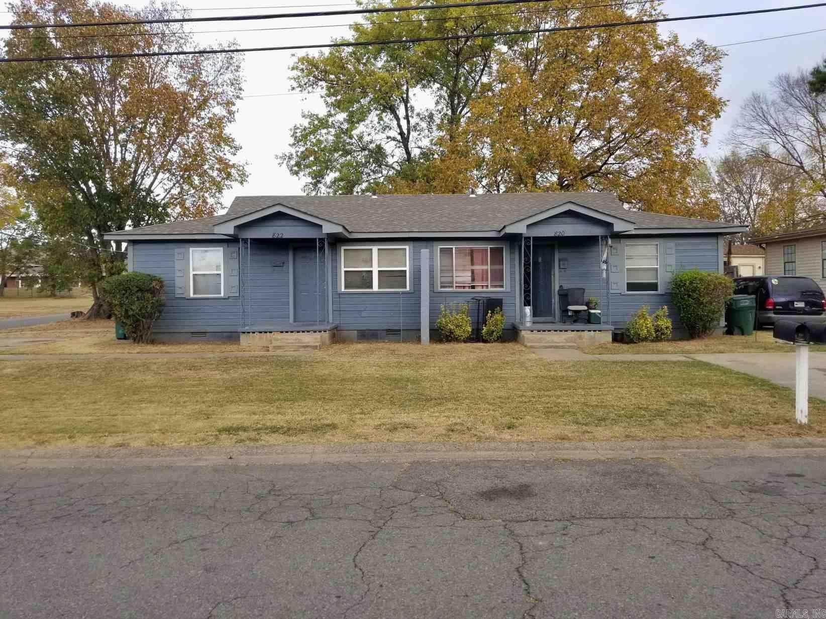 Come see this corner lot duplex lot near downtown Conway with bonus lot!