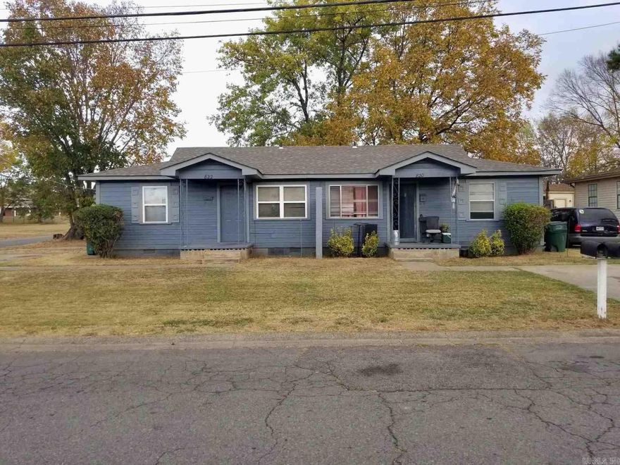 Come see this corner lot duplex lot near downtown Conway with bonus lot!