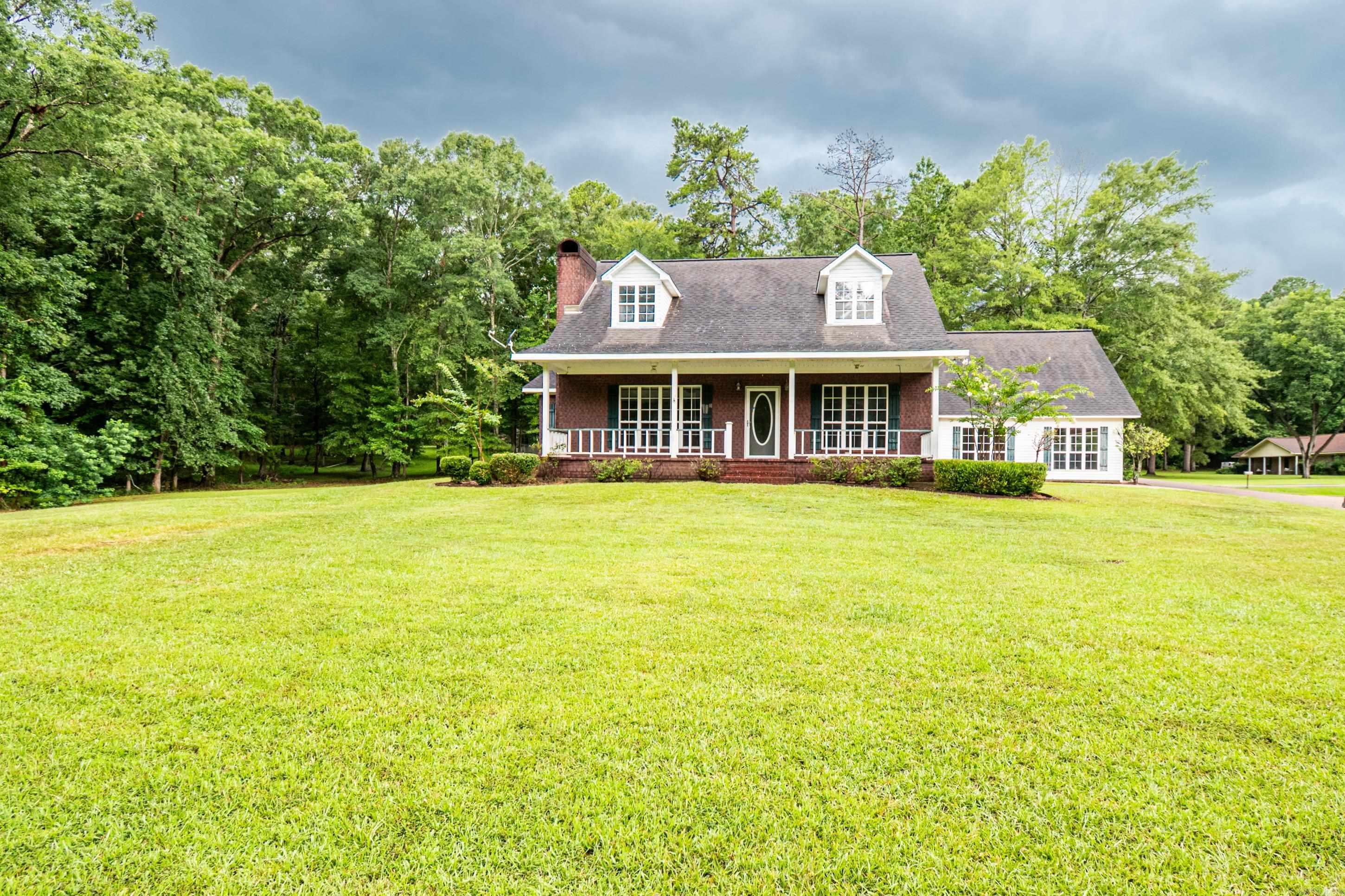 New Listing | 114 Colony East | Fixer-Upper with Extra Income Potential Welcome to 114 Colony East ā a 3 bedroom, 2 bath home nestled on just under half an acre in a peaceful country setting. This charming property offers the perfect opportunity for investors or DIY buyers looking to bring a home back to life. With plenty of potential inside and out, this fixer-upper features a separate garage apartmentāideal for guest space, rental income, or a home office. Whether you're looking for a project or an investment, this property offers space, versatility, and value. Please Note: This is a bank foreclosure and is only eligible for cash, conventional, or in-house financing. Don't miss your chance to make this property shineāopportunities like this don't come along every day! ***No property disclosures available