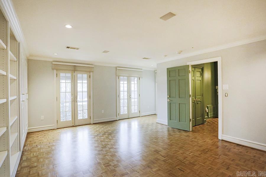 Townhouse in the Park - Residential