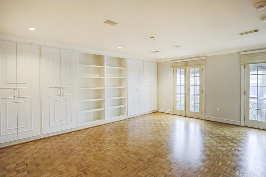 Townhouse in the Park - Residential