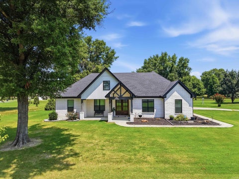 Photo of 29 Country Meadows Drive, Vilonia, AR 72173 (MLS # 26030194)