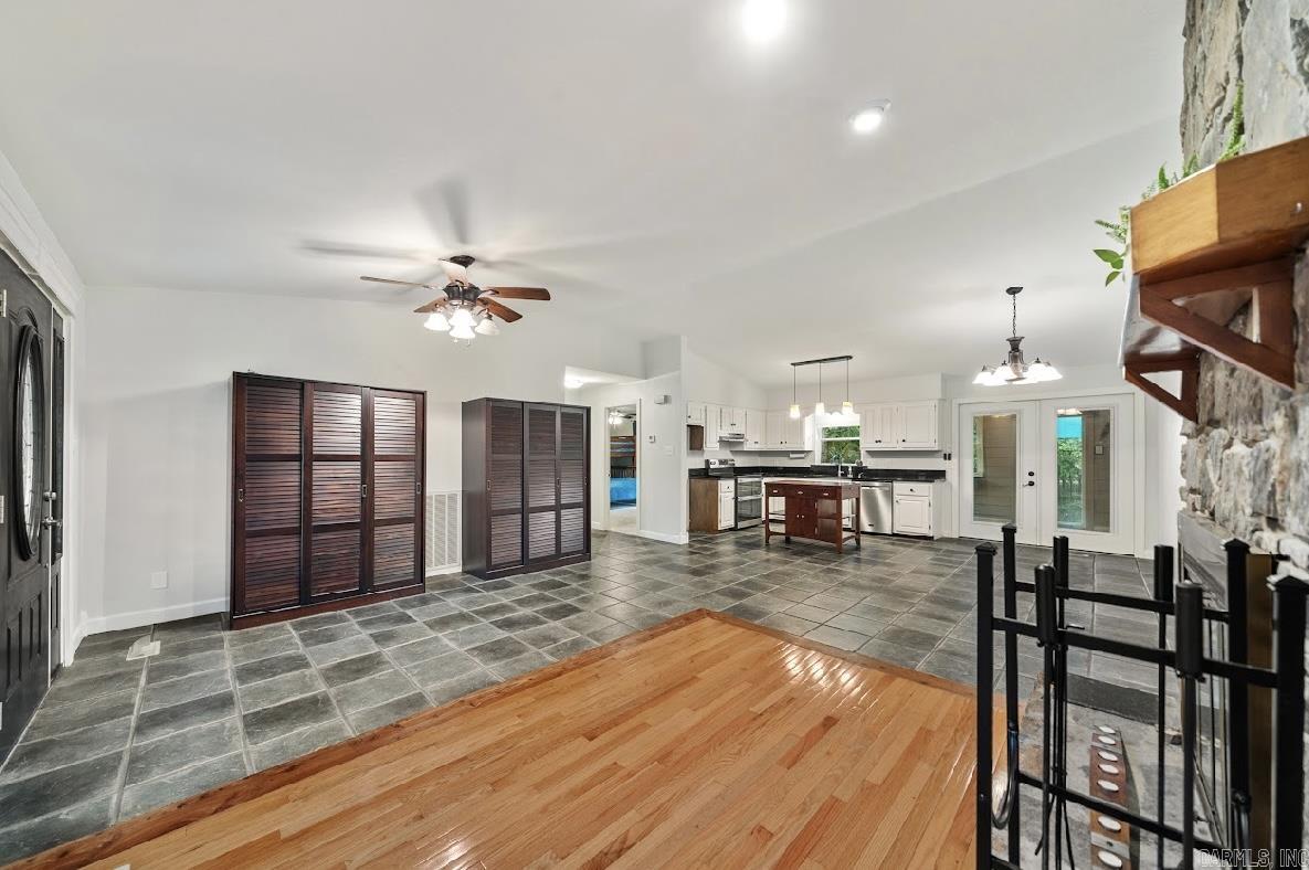 Diamondhead J - Residential