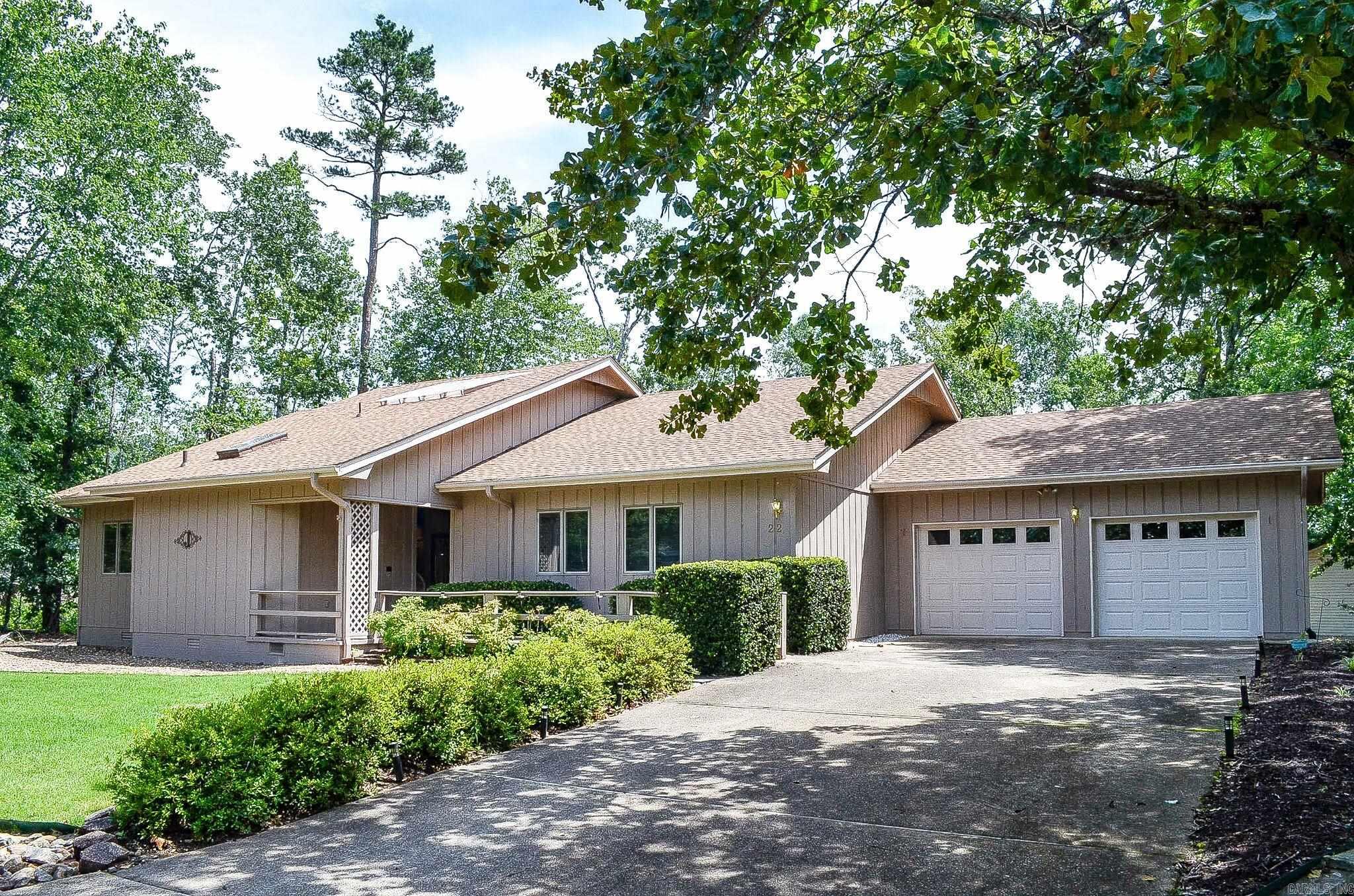 AGENTS SEE REMARKS! This is the one you have waited for!! All on one level with a level front and back yard. This dream home has solid wood doors throughout!! The entry is a beautiful Atrium with a skylight that brings you into the open living area that is perfect for entertaining. The gourmet chef's kitchen has eat in space but also a formal dining room. The primary suite not only has a walk in closet but huge bath with double vanities, jetted tub and walk in shower. The oversized two car garage has lots of storage and room for a work area. All this, and you're just around the corner from the Coronado Community Center, Fitness Center with indoor pool, churches, restaurant and much more!!