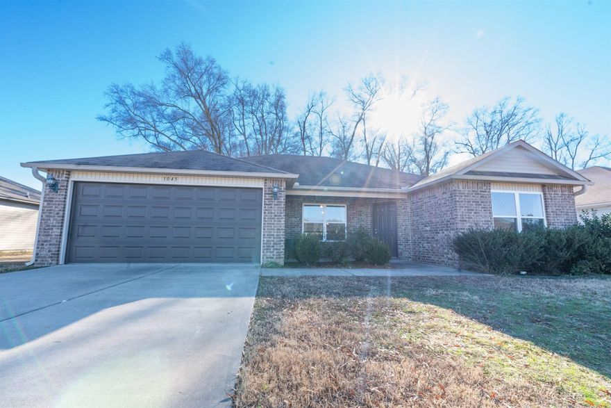 Welcome to your new home in the beautiful Woodlands Edge subdivision! This spacious 1559sqft property with 4 bedrooms and 2  bathrooms, providing ample space. The open concept living and kitchen is perfect for entertaining guests and spending quality time with your loved ones. The backyard is a peaceful perfect for enjoying a cup of coffee or hosting get togethers. Don't miss this opportunity to make this house your forever home!