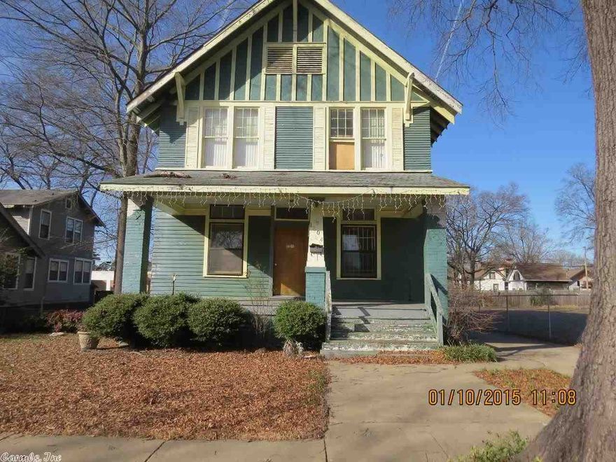 Vacant show anytime, call CSS 244-0333 for lock box comb.-Third party listing so no disclosure, selling in "As is-where is" condition. Property has been used as a duplex in the past. Lots of potential here.