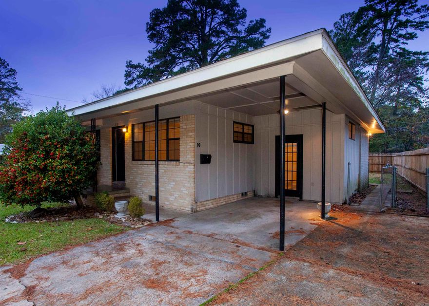 Cute 3BD/1.5BA in Little Rock that is waiting for you to call home! Close to shopping, dining, and much more! Minutes away from the UALR campus. This property is managed by Hoffman Team so beware of scammers - we will never ask you to Cashapp us money. The lease for this property is for 2 years with a 3% increase after the first year. Income must be 3x the amount of rent per month unless you have a housing voucher.