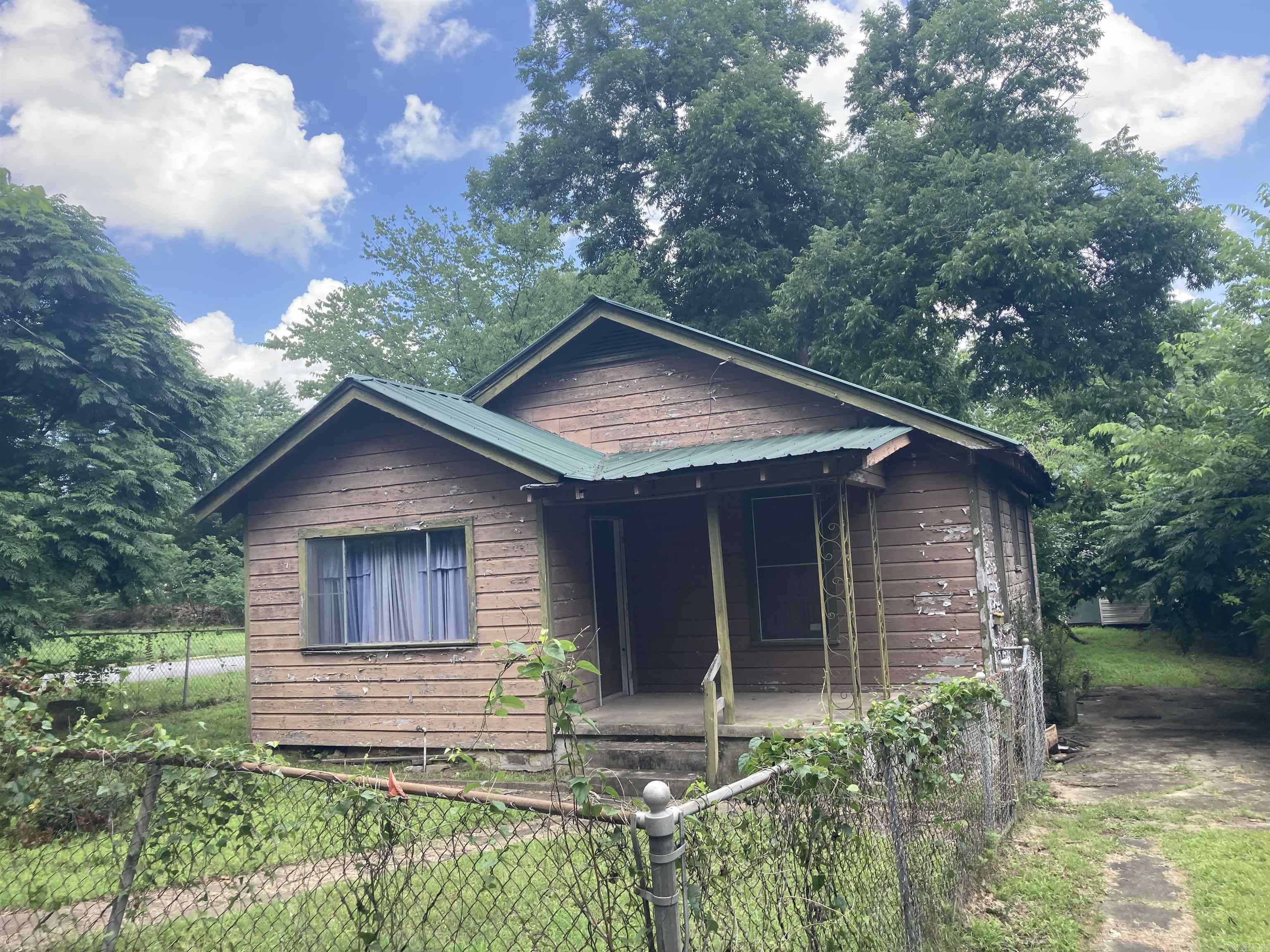 Great investment opportunity in North Little Rock. Property is in need of a full rehab and is sold AS-IS. Quiet Title has been completed. Proof of funds to be submitted with all offers. *BOMK due to Buyer's Financing*