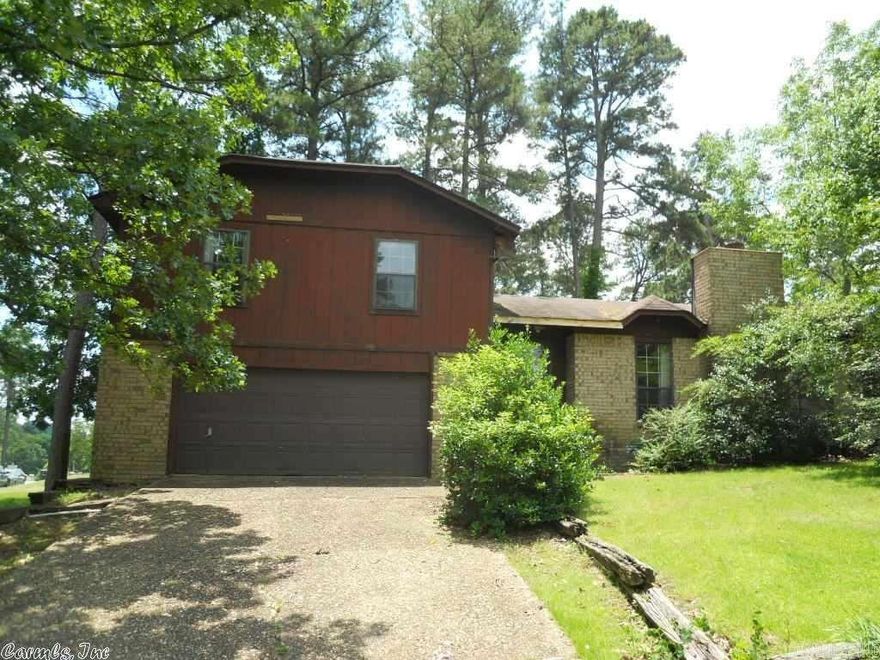 Beautiful 4BR/2BA home in Great location.  Easy Access to John Barrow and Kanis. Close to shopping, dinning, and the local Baptist Hospital