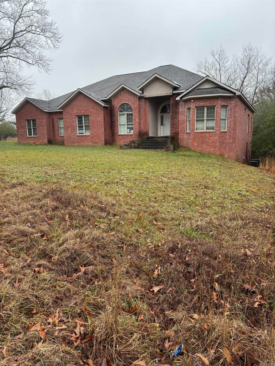 Room to grow in this 4 BR 3 Bath home with split bedrooms in Lakeside School District.  Prequalification letter required with all offers.  This property is subject to the 3 or 5 day first look period. Upon the expiration of the first look period, seller will negotiate offers.  Seller does not accept blind offers or escalation clauses.  Cash offers require 10% EMD or $1,000 minimum, whichever is greater and all financed offers require 1% EMD or $1,000 minimum, whichever is greater.