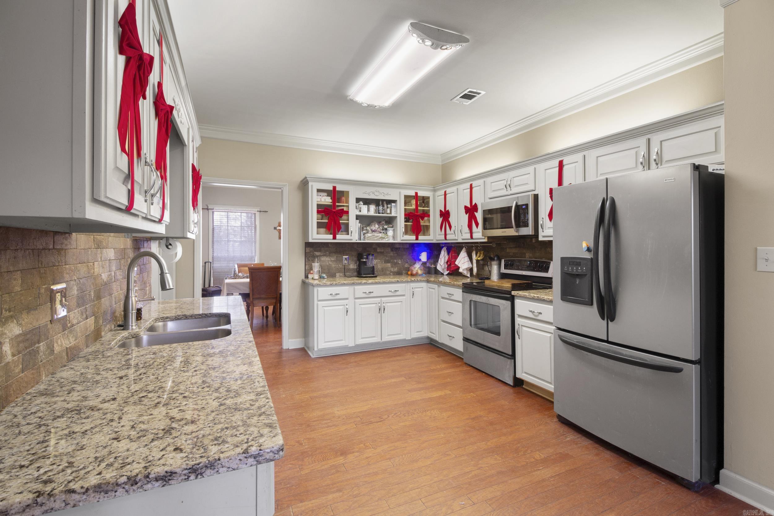 NORTH HILLS ESTATES - Residential