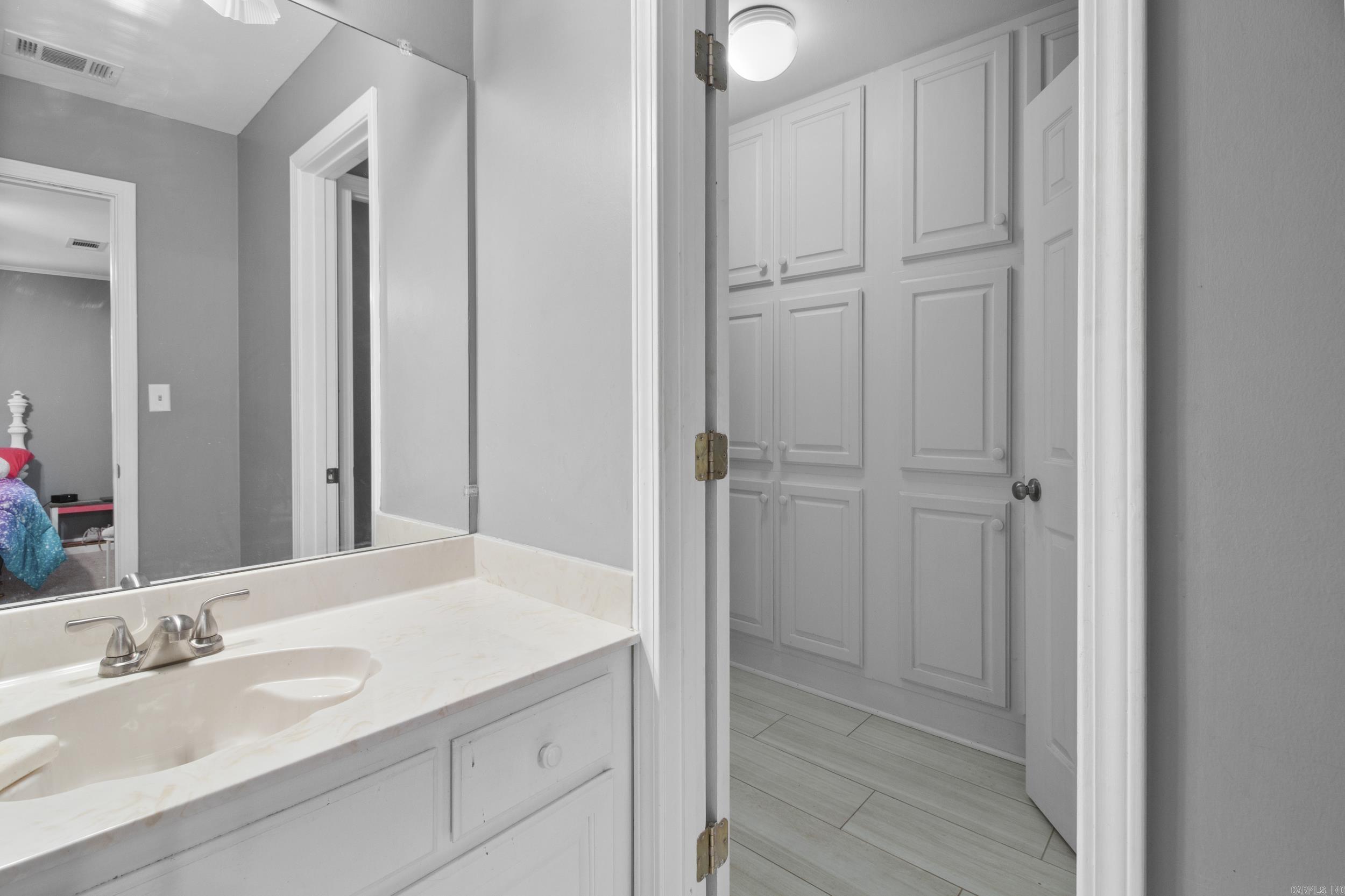 NORTH HILLS ESTATES - Residential