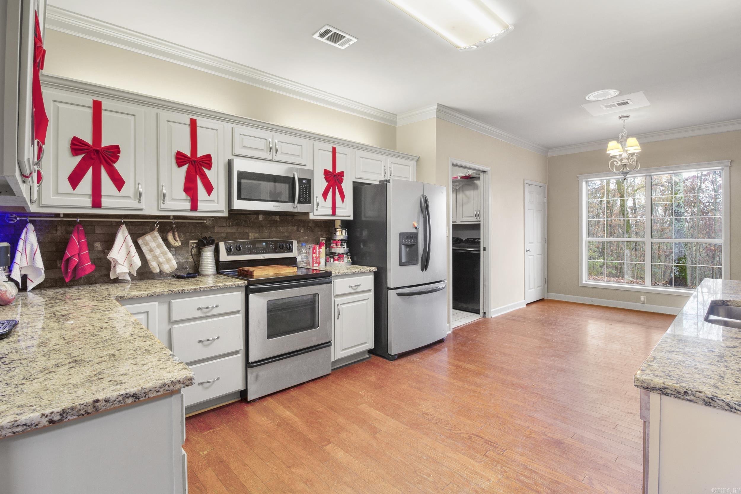 NORTH HILLS ESTATES - Residential