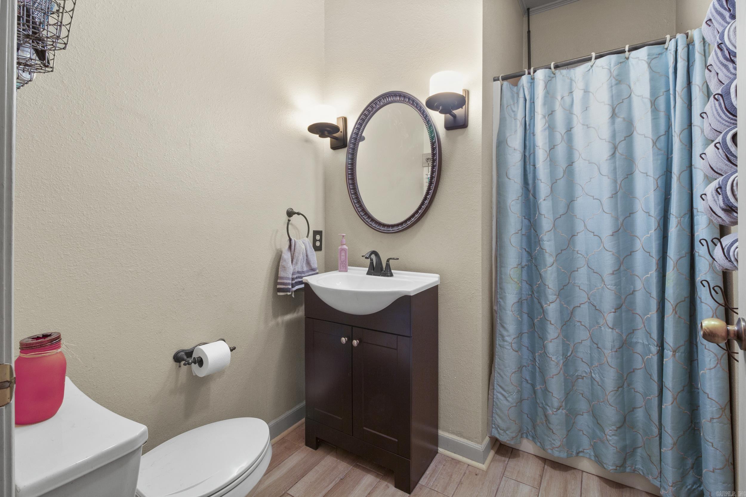 NORTH HILLS ESTATES - Residential